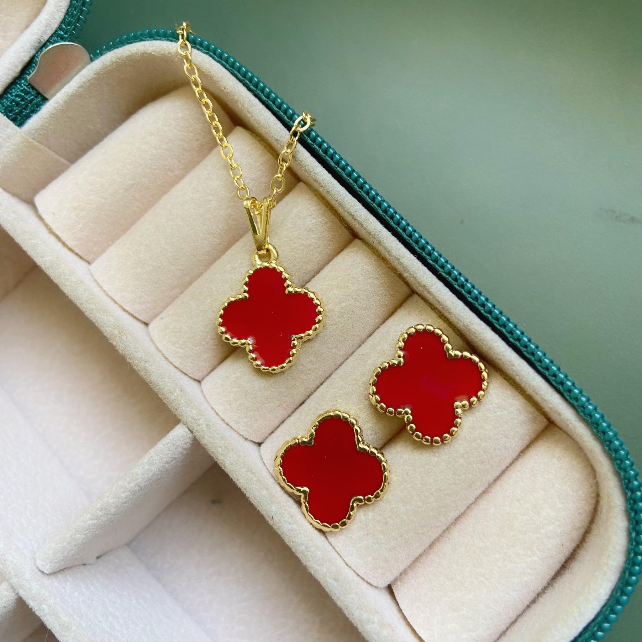 Conjunto Trevo Folheado Vermelho