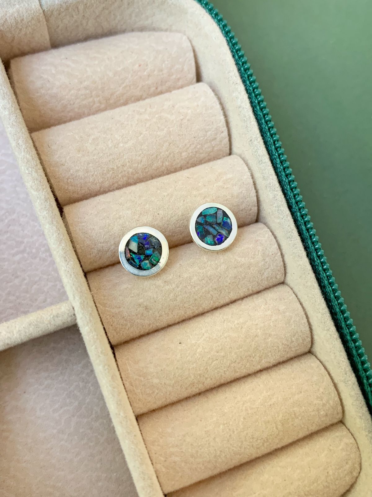 Brinco Opala Borda Prata Chapado