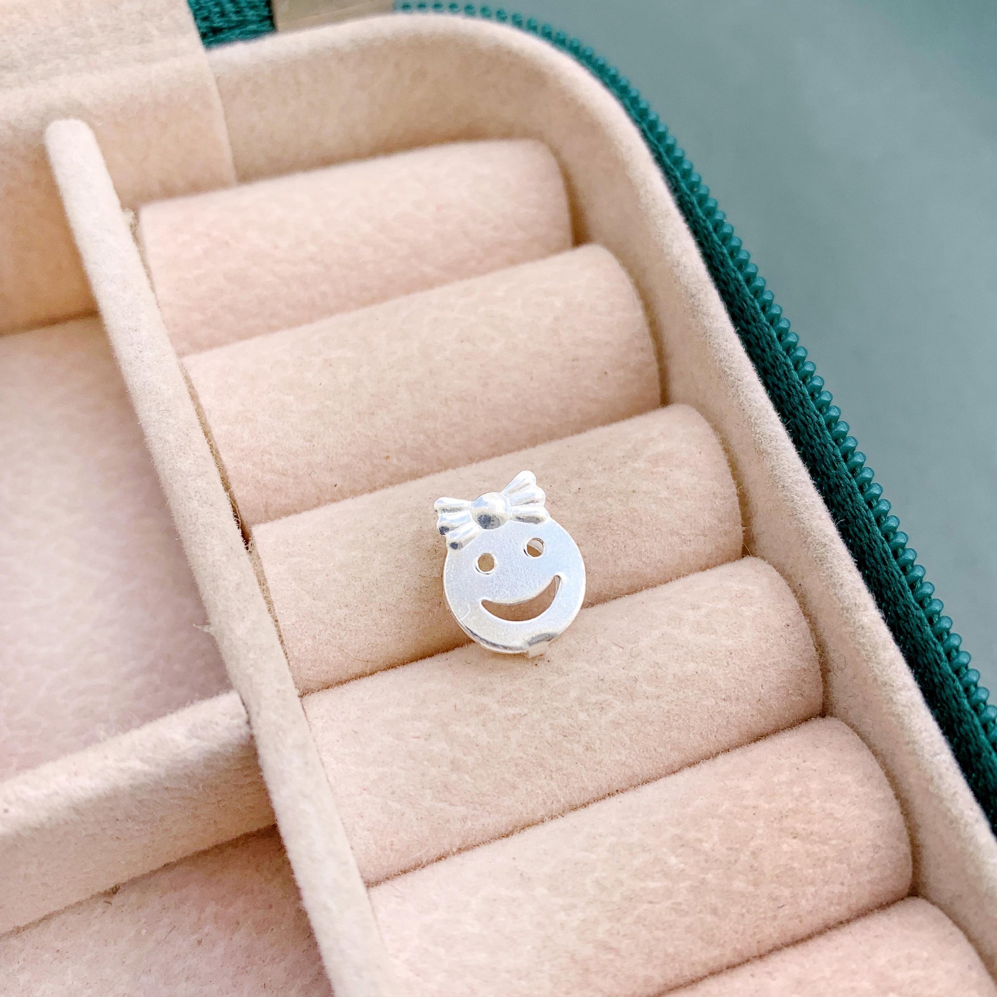 Pingente Menina de Prata