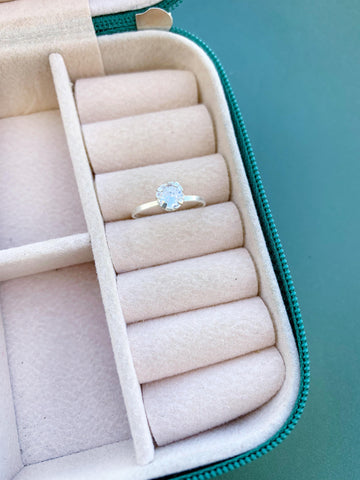 Anel Ponto de Luz Caixa Alta