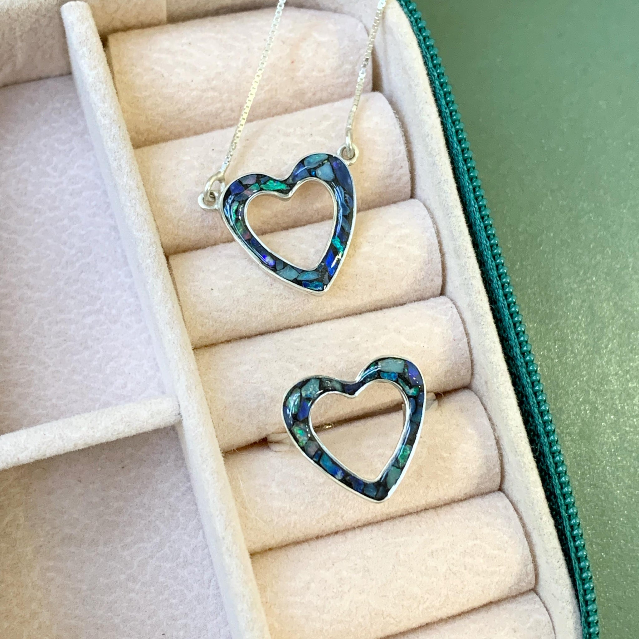 Conjunto Coração Vazado em Opala