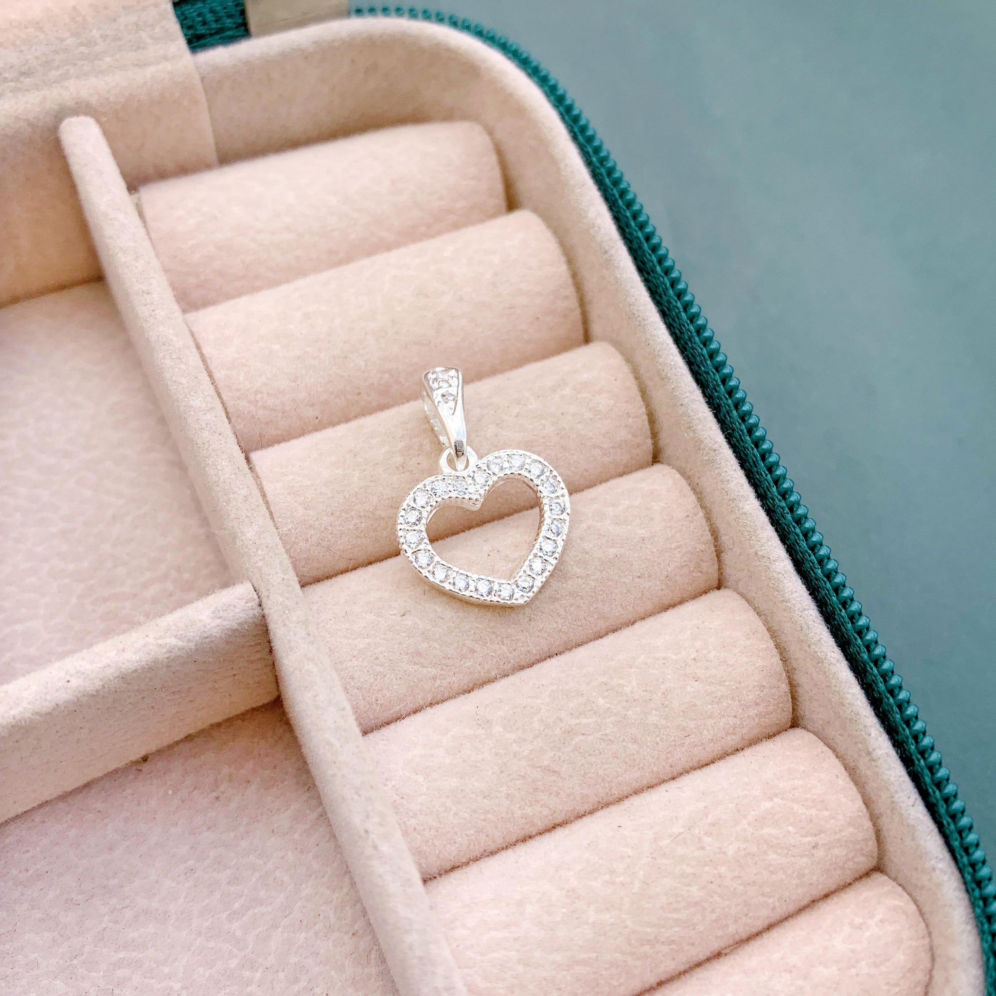 Pingente Coração Vazado Cravejado