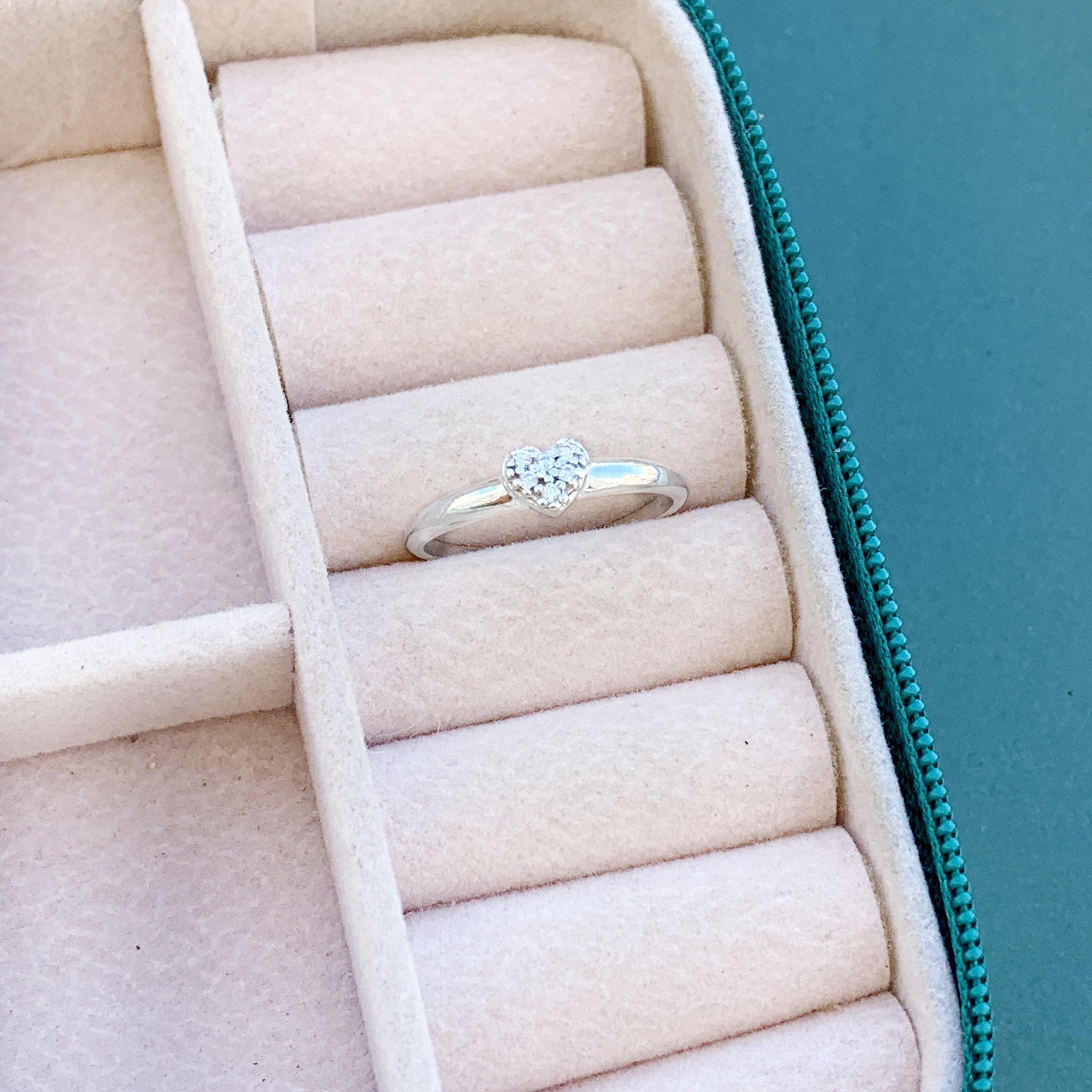 Anel Coração com 6 Zircônias