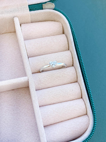 Anel Coração com 6 Zircônias