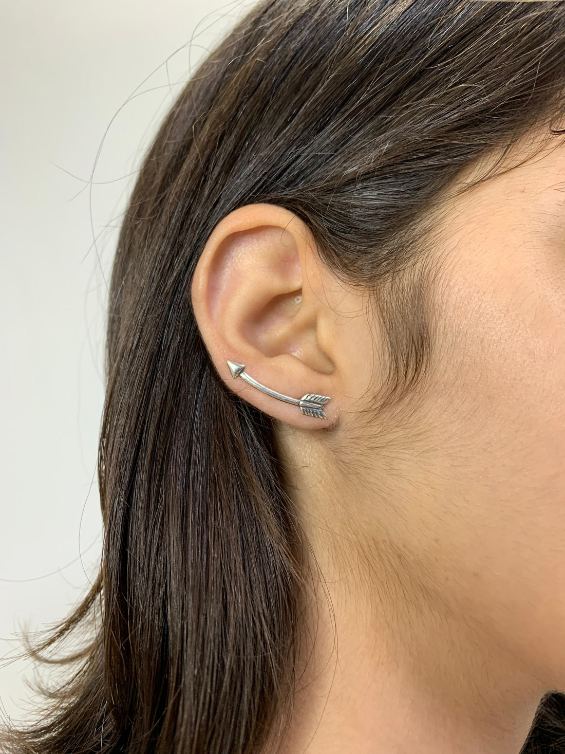 Brinco Earcuff Flecha Envelhecido Prata