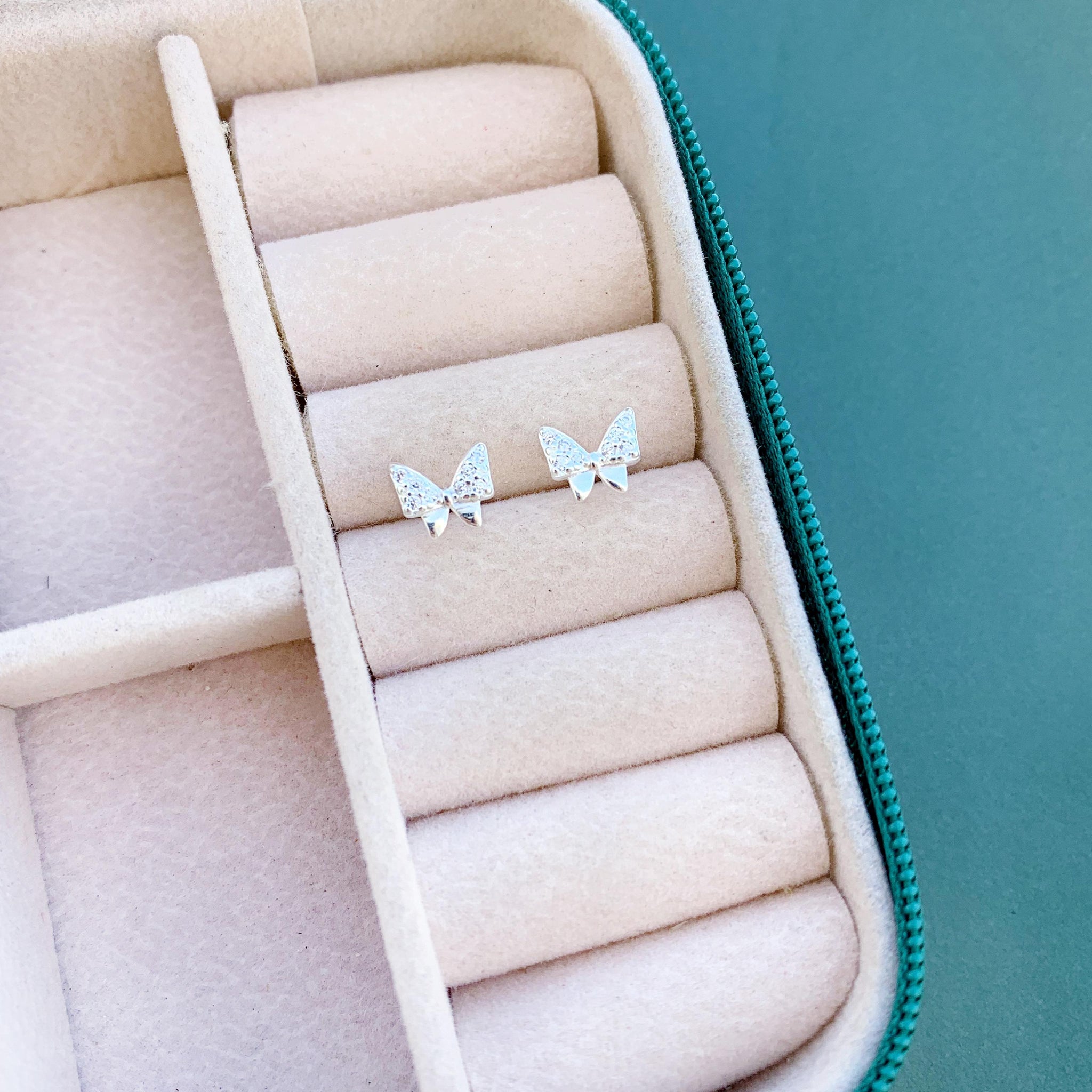 Brinco Borboleta Cravejada Mini