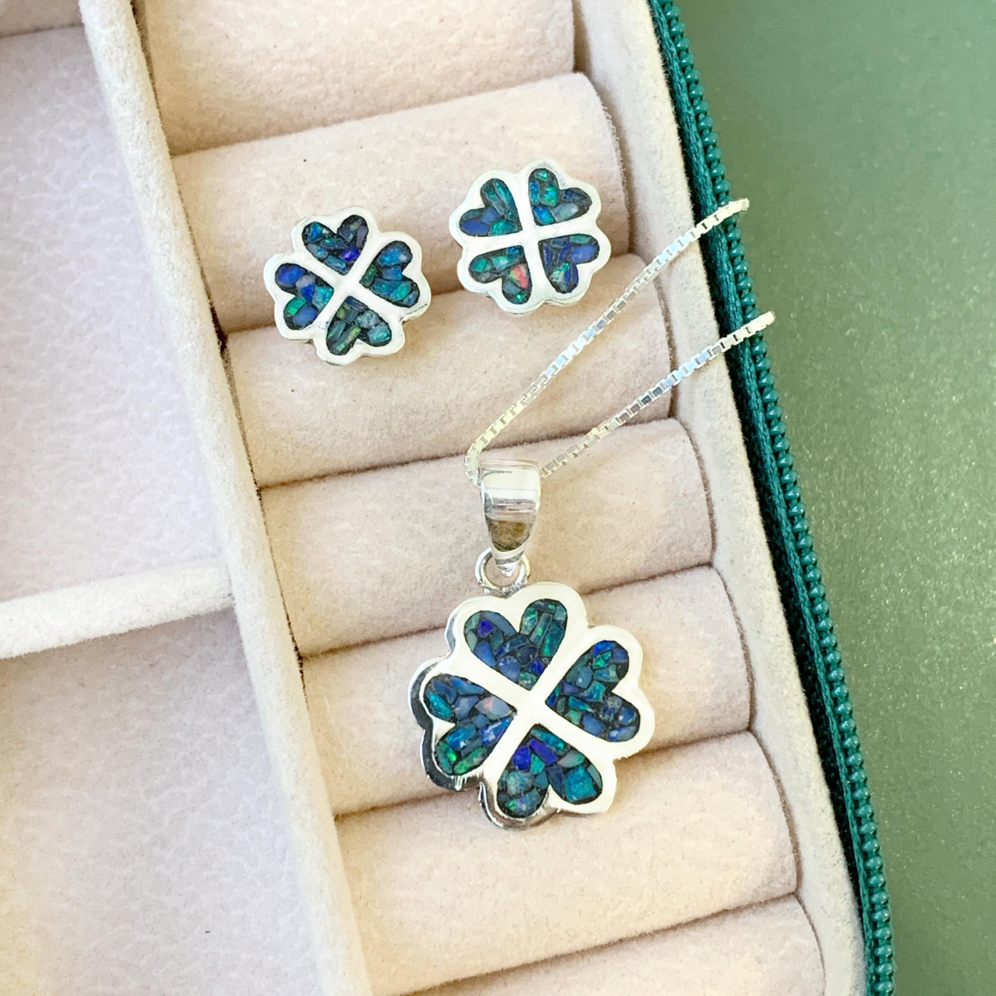 Conjunto Trevo Chapado em Opala