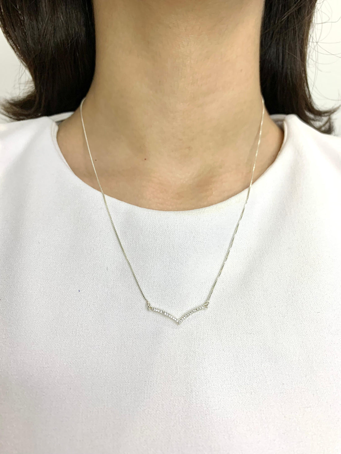 Gargantilha V Cravejado 45 Cm