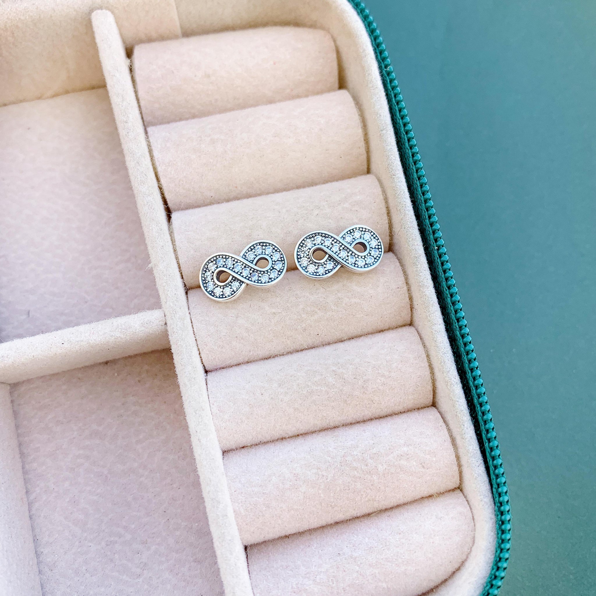 Brinco Infinito Cravejado Pandora