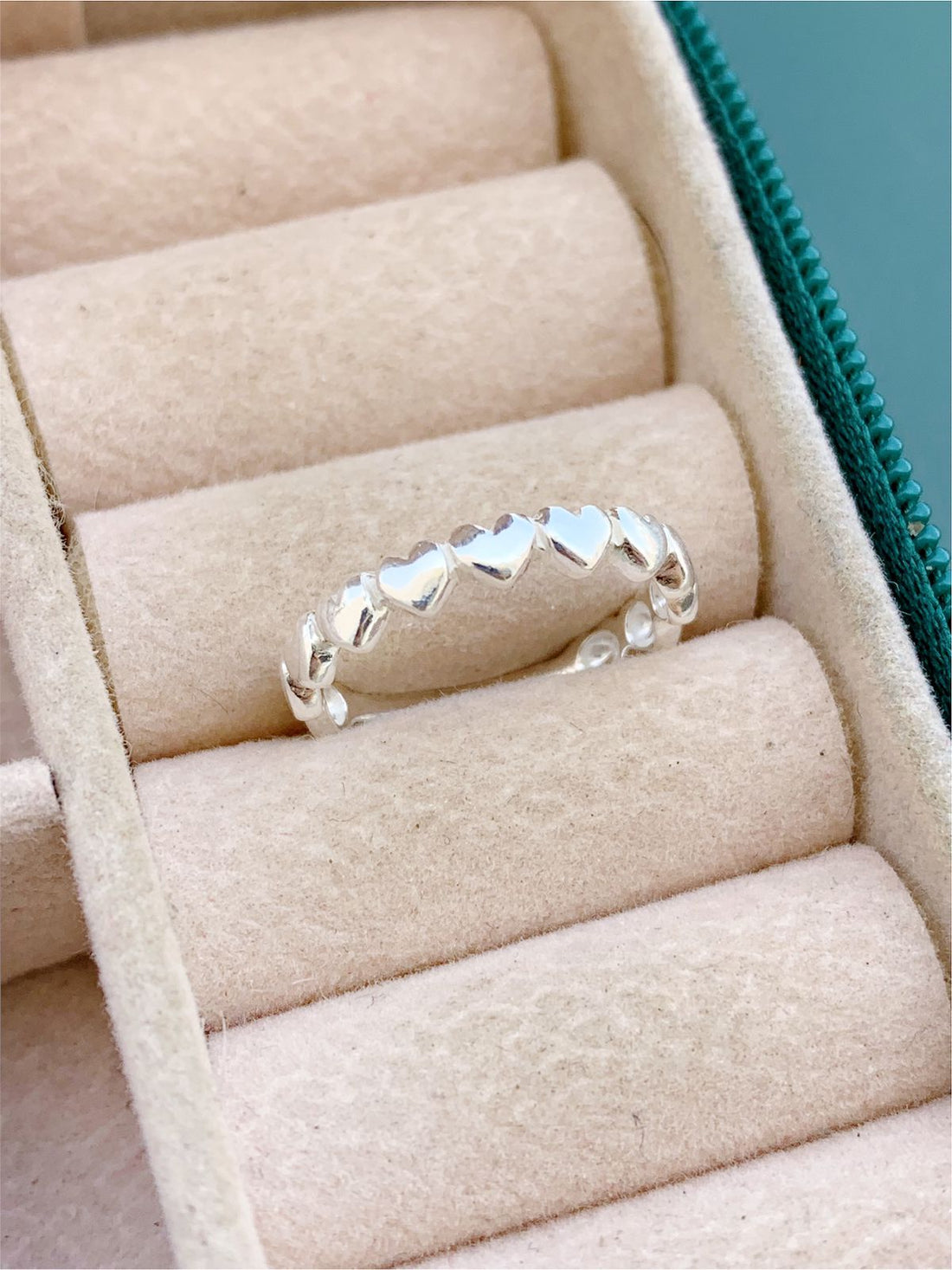 Anel Meia Aliança Corações