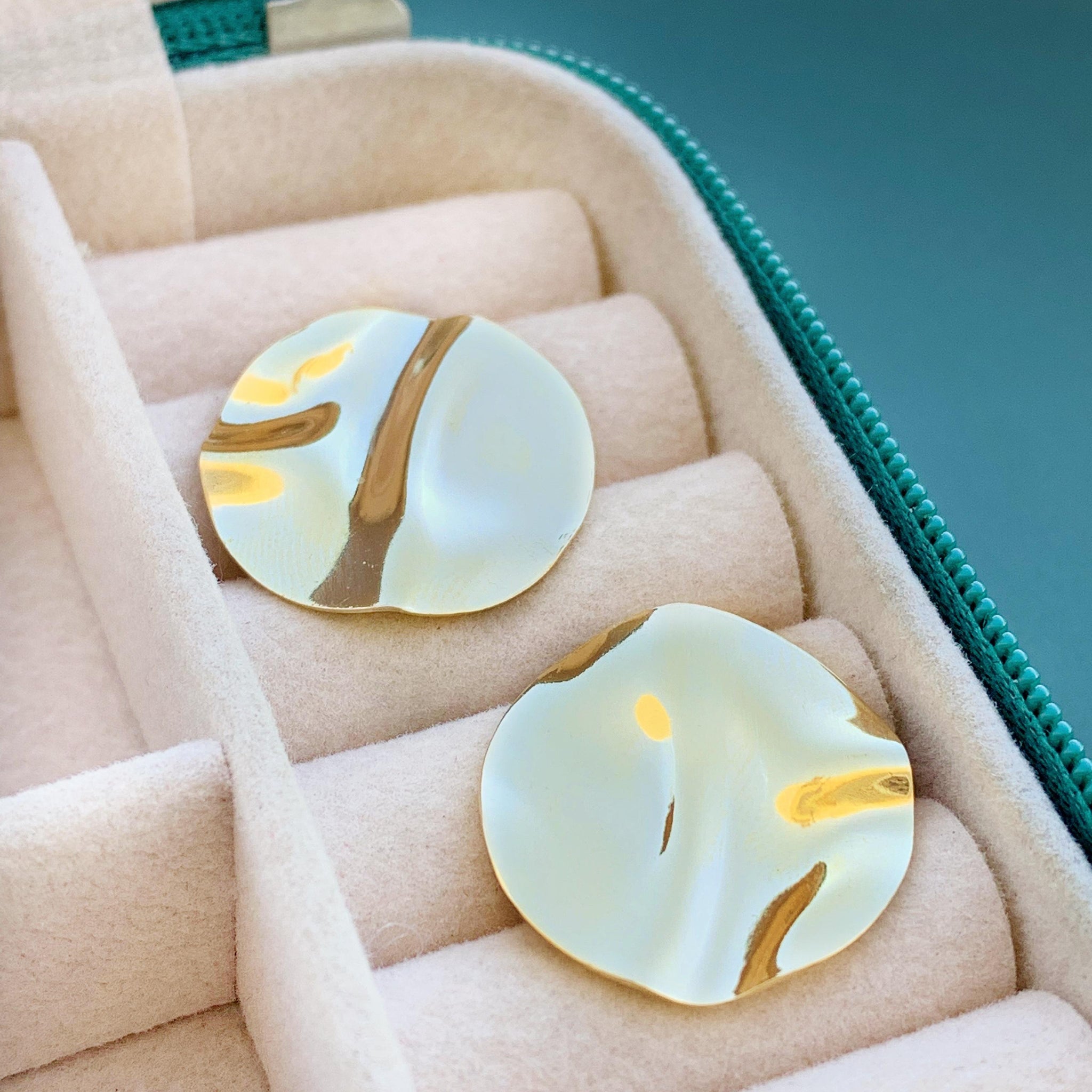 Brinco Martelado Redondo Folheado