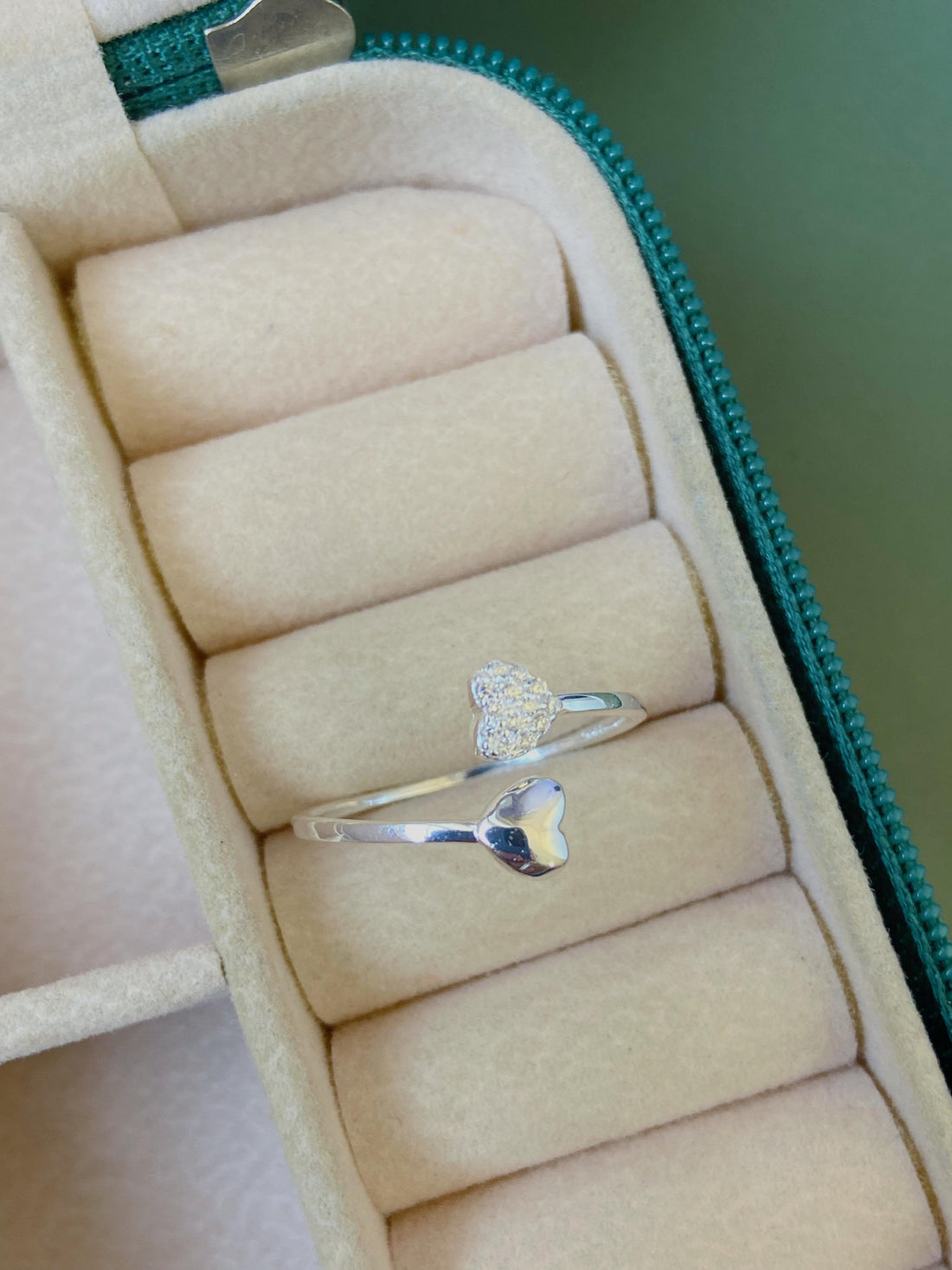 Anel Ajustável Coração Cravejado e Liso