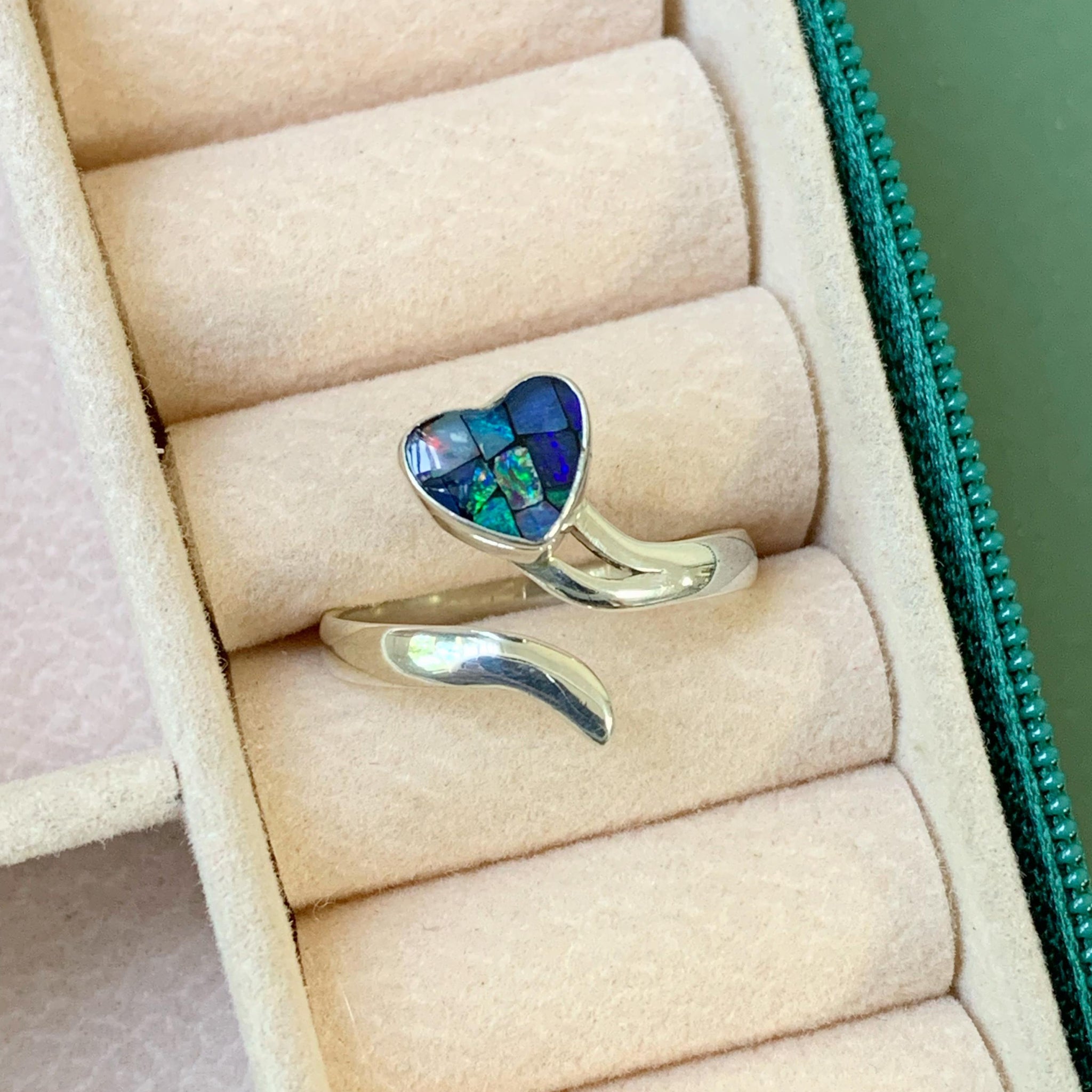 Anel Regulável Pedra Coração em Opala