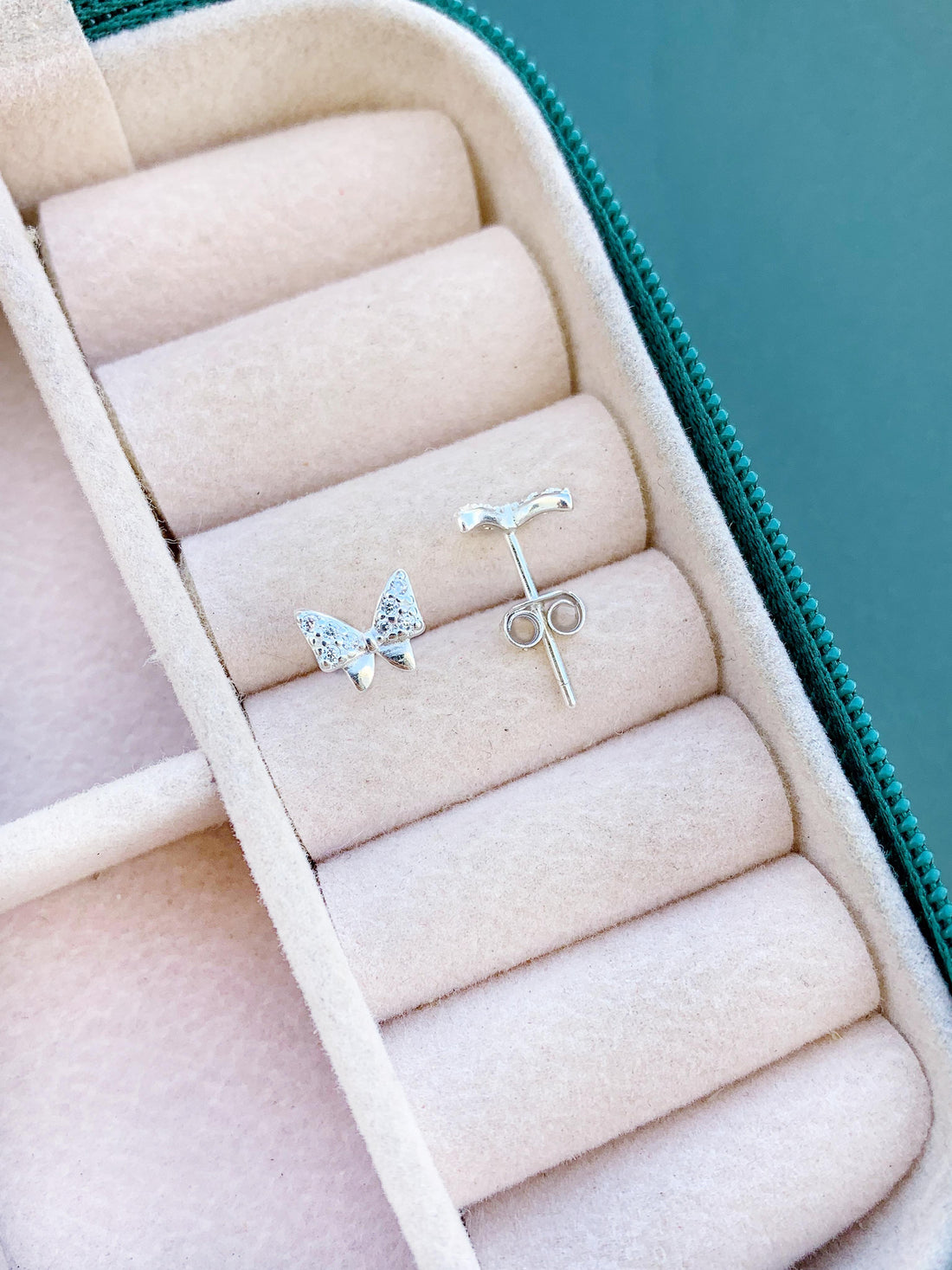 Brinco Borboleta Cravejada Mini