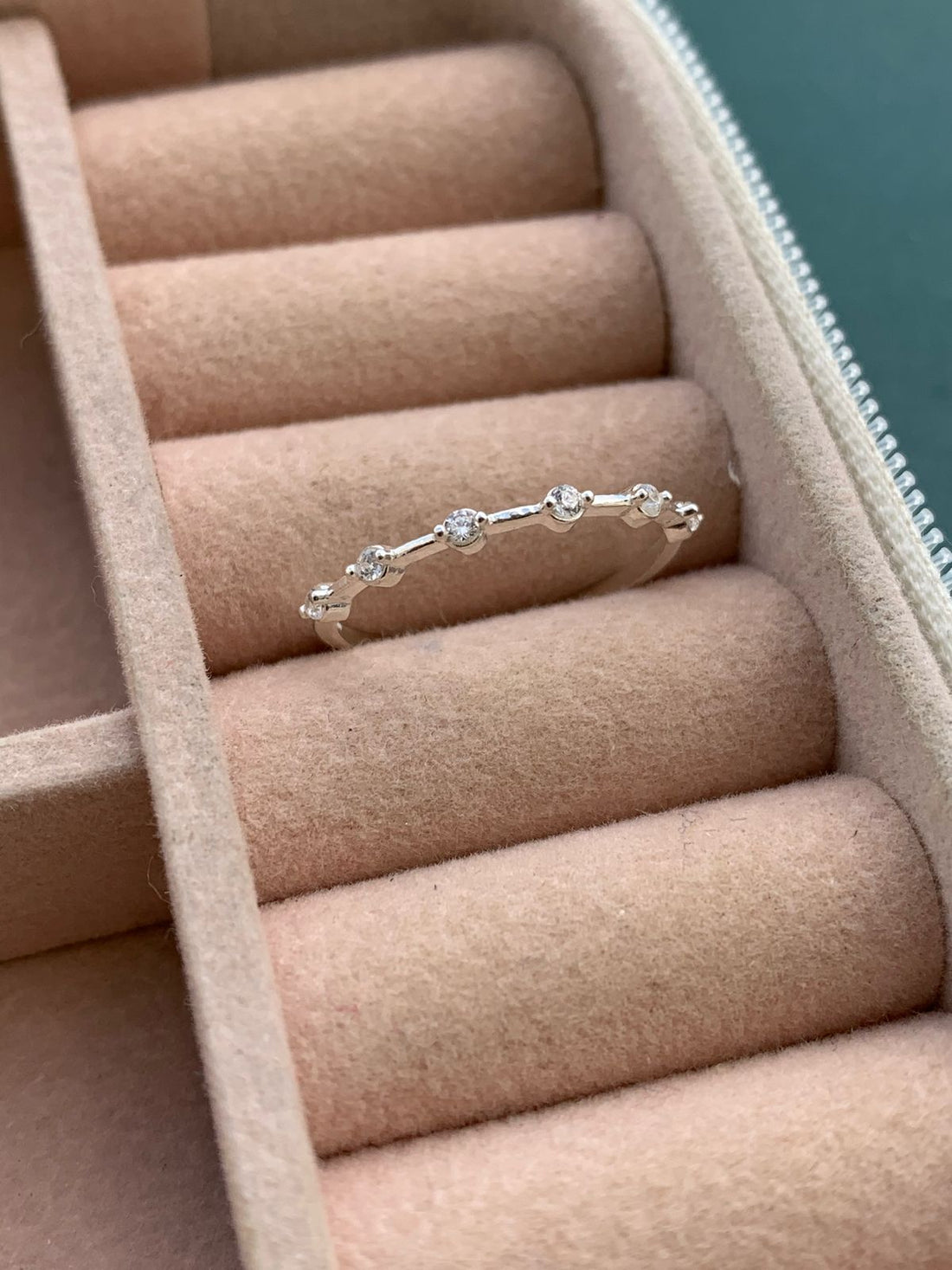 Anel Aliança 6 Pedrinhas