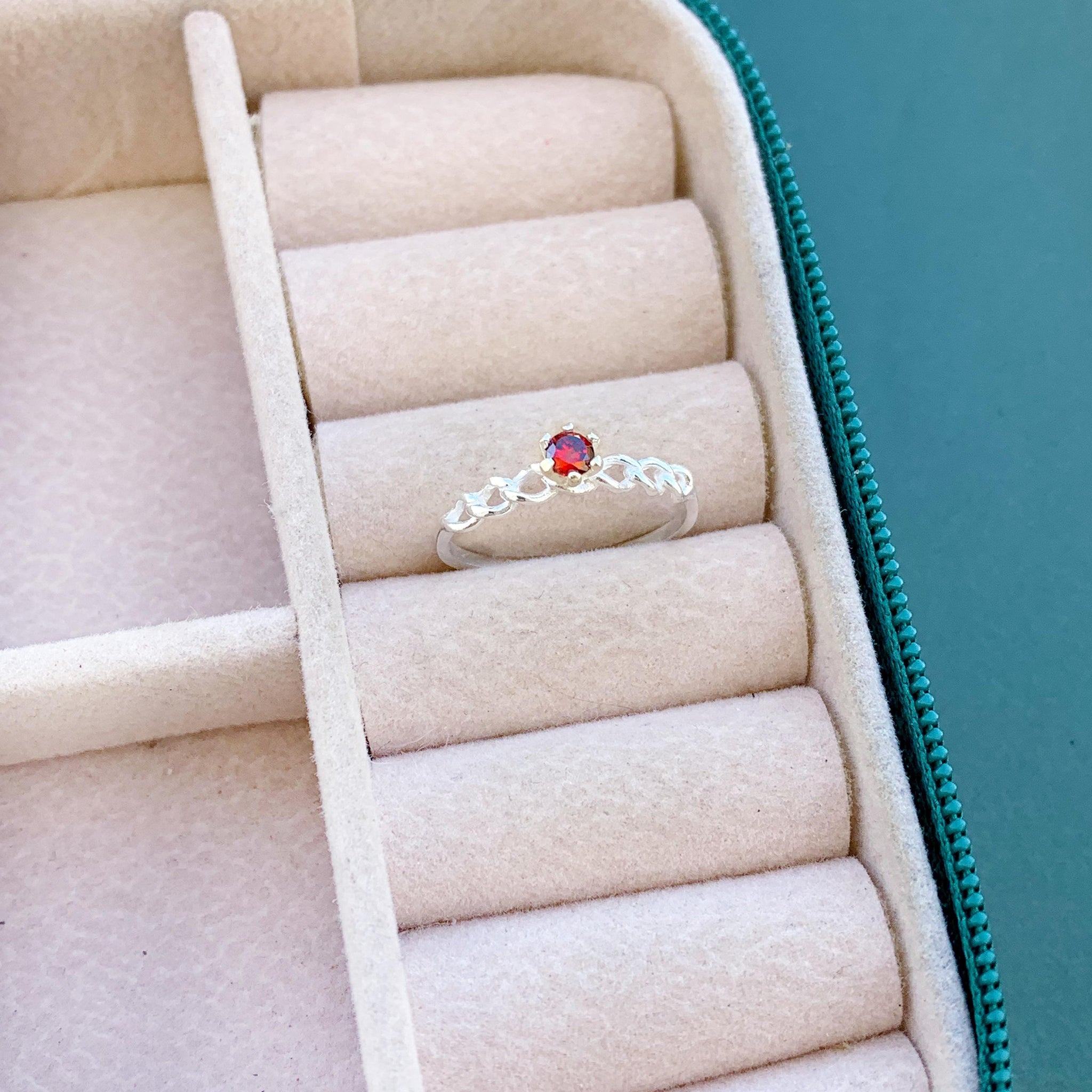 Anel Solitário com Corrente