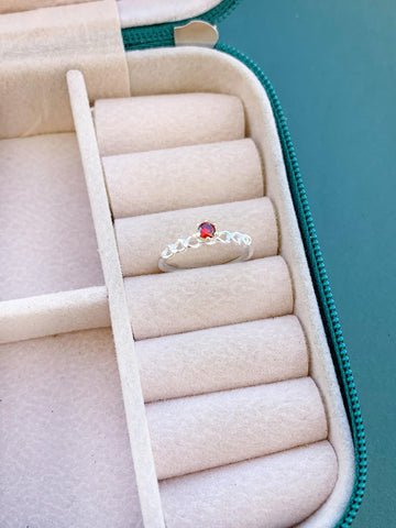 Anel Solitário com Corrente