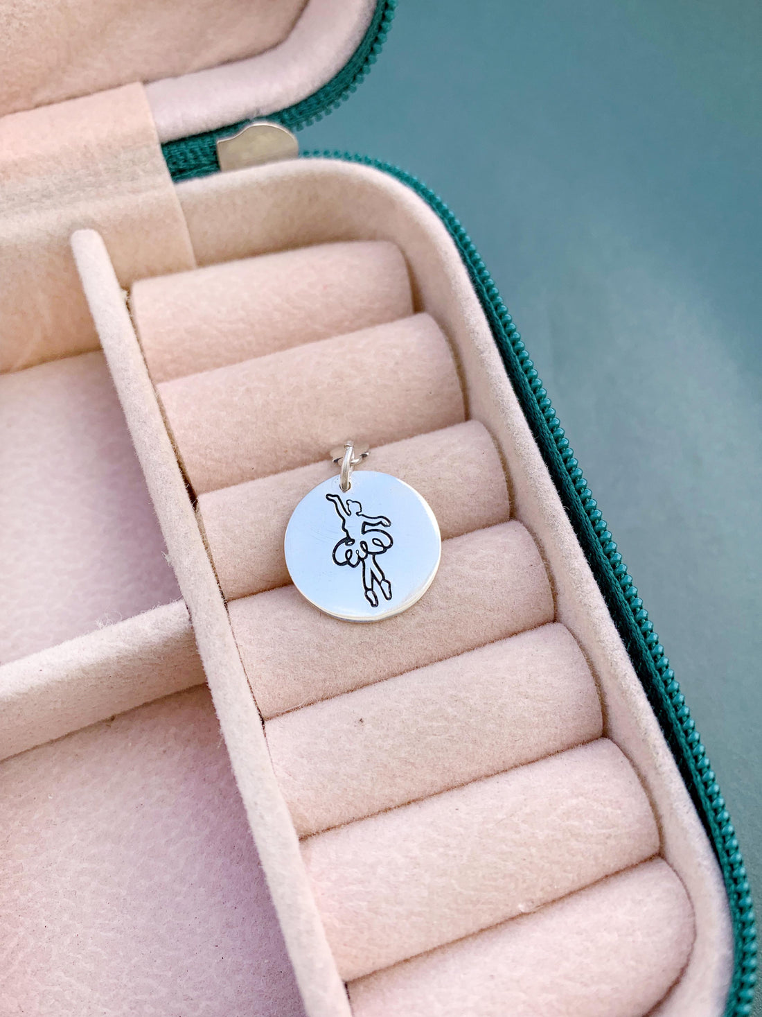 Pingente Patuá Bailarina Sapatilha