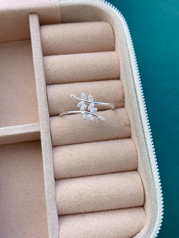 Anel Folha Cravejada