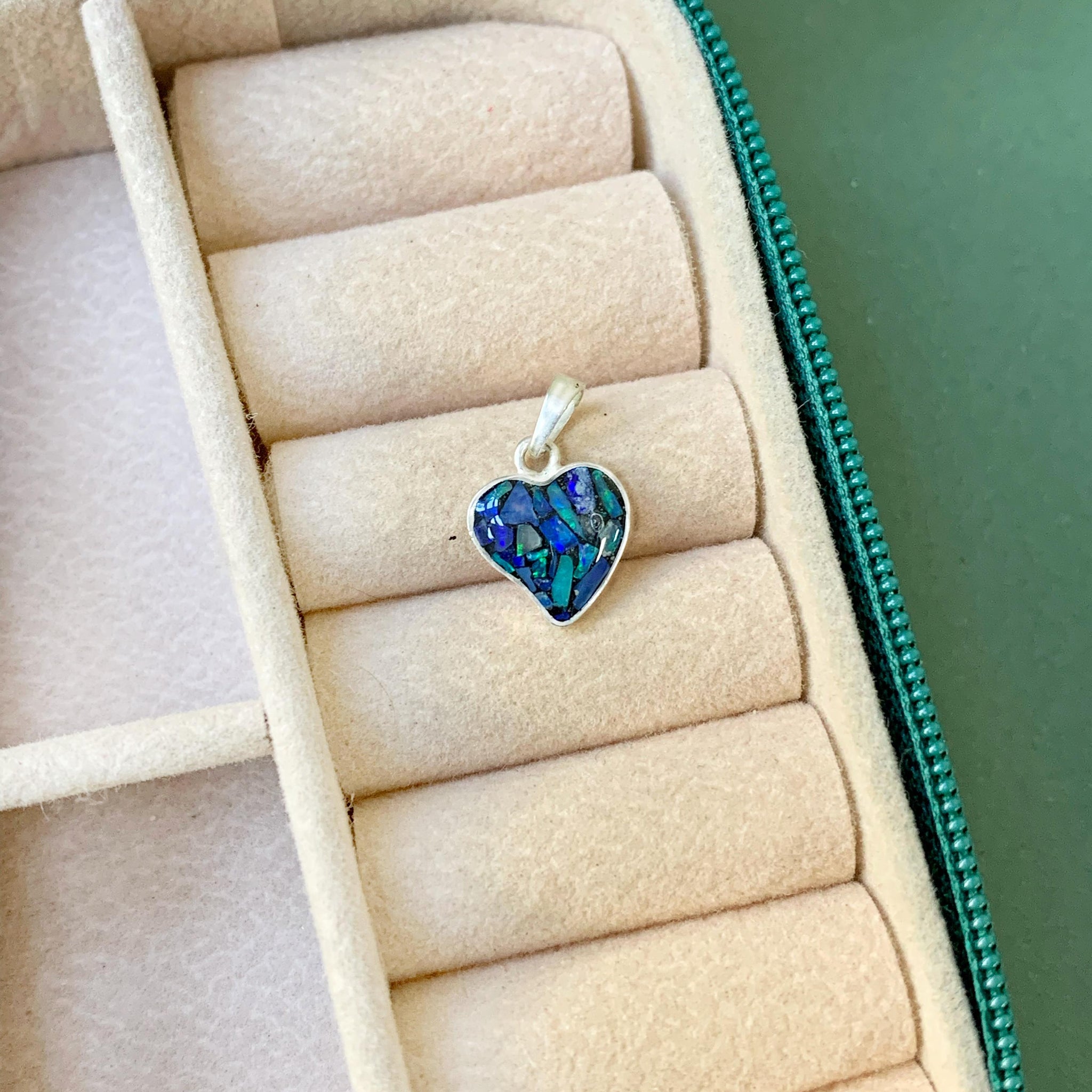 Pingente Coração Torto em Opala