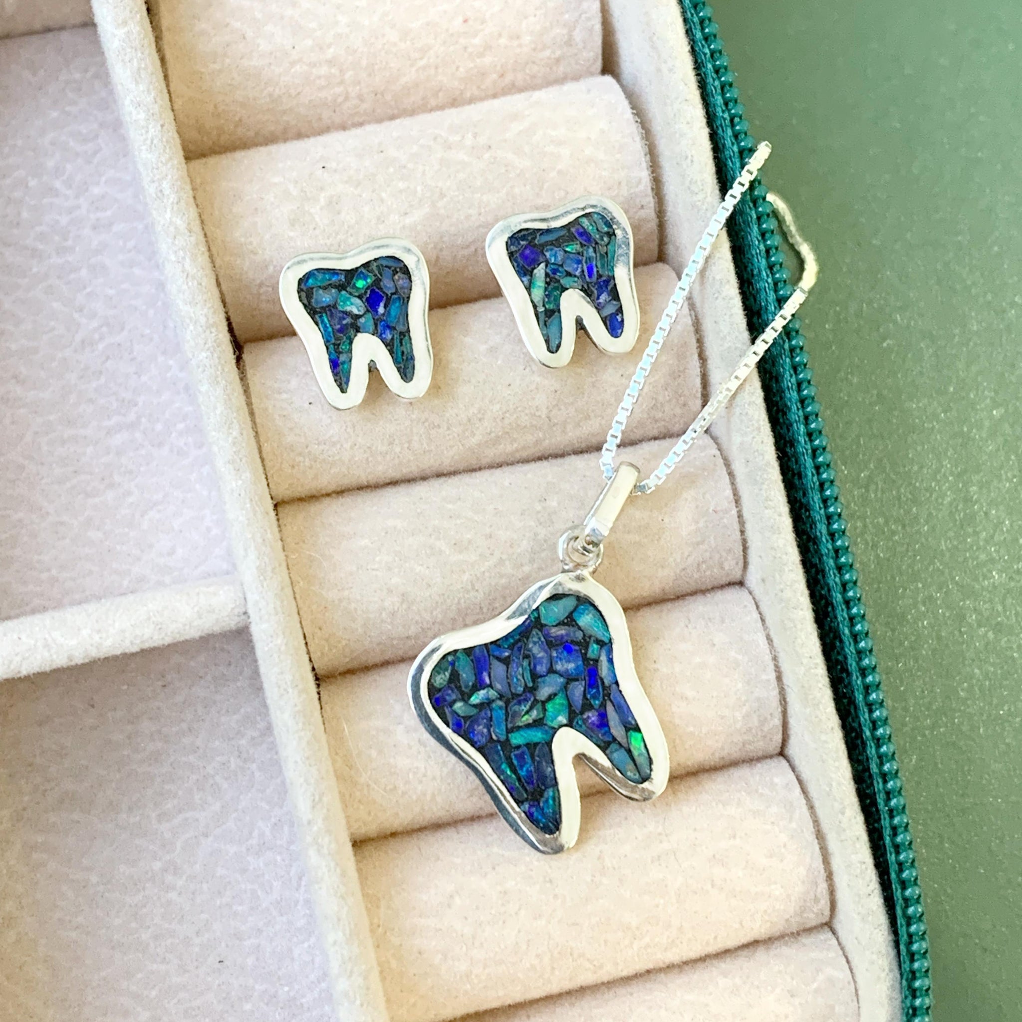 Conjunto Dente em Opala