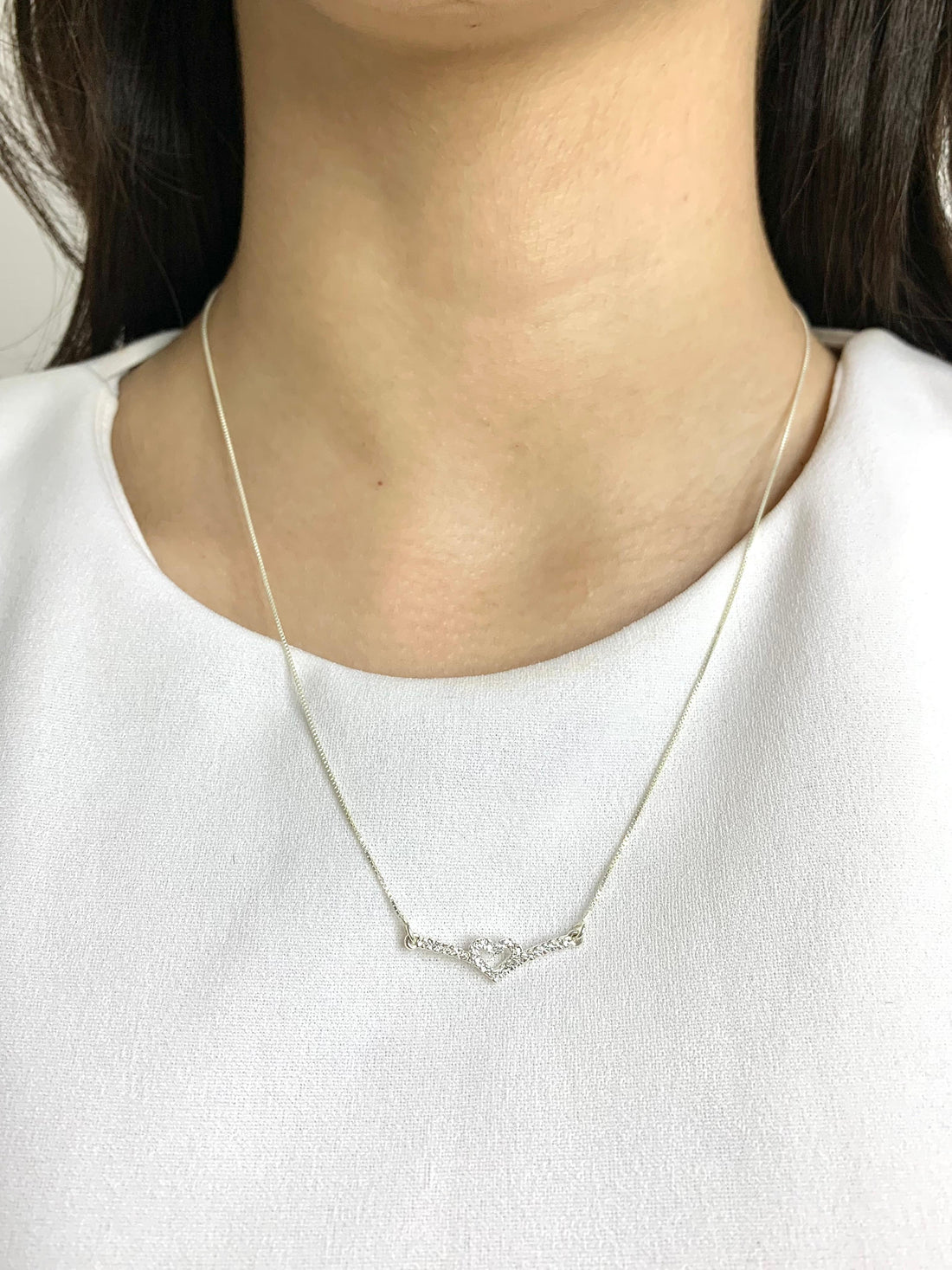 Gargantilha V Coração Cravejado 45 Cm