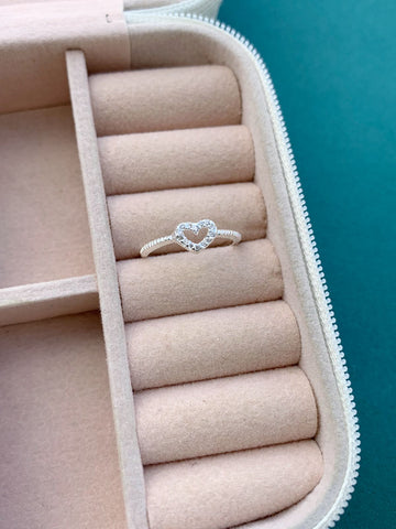 Anel Coração Vazado Cravejado