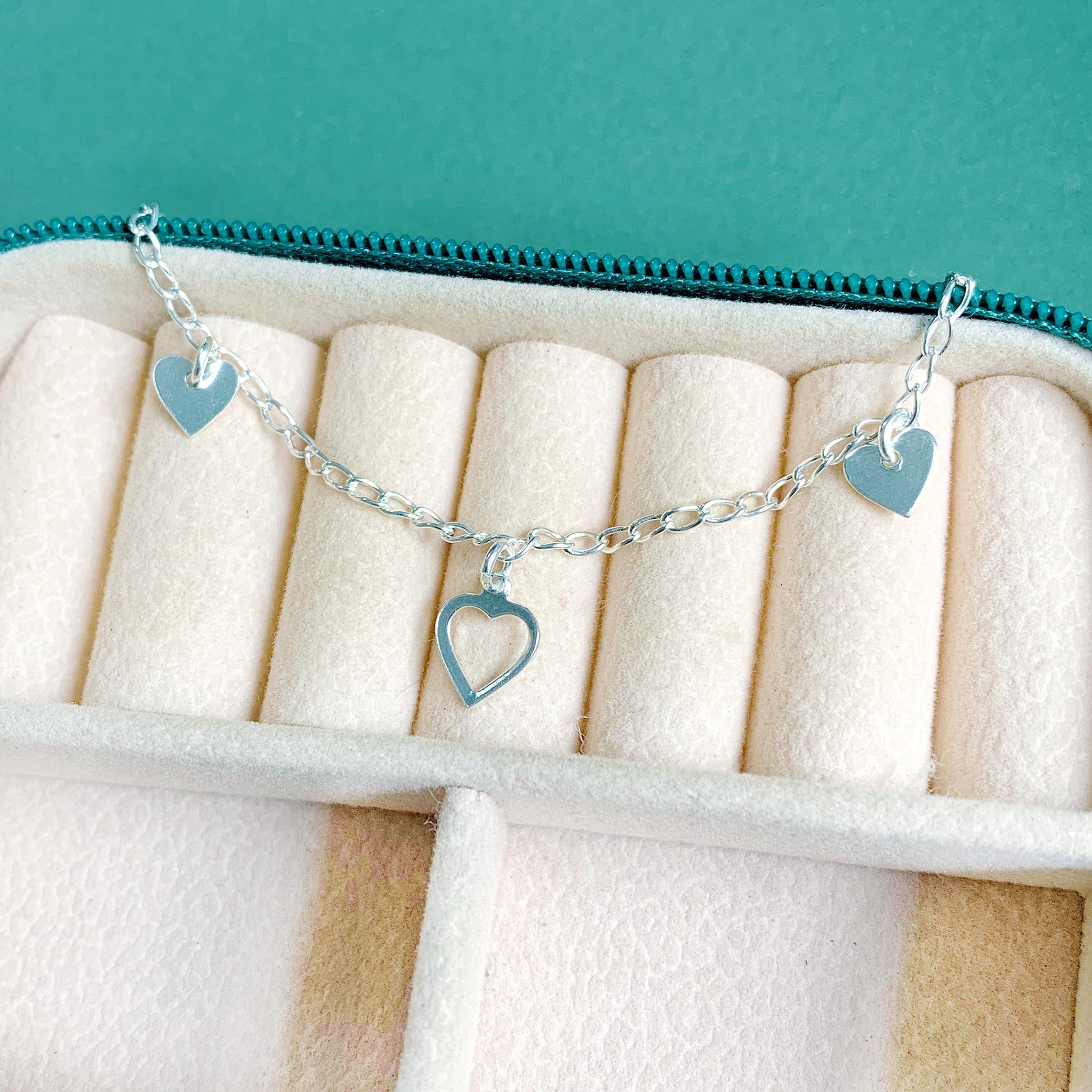 Pulseira Infantil Corações