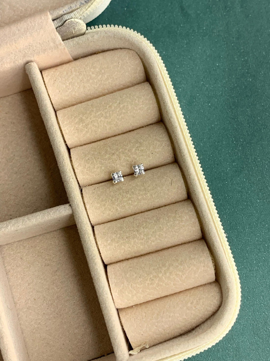 Brinco Carrê 3mm Baby