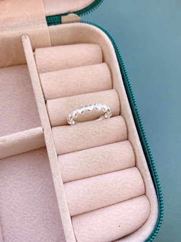 Anel Meia Aliança Corações