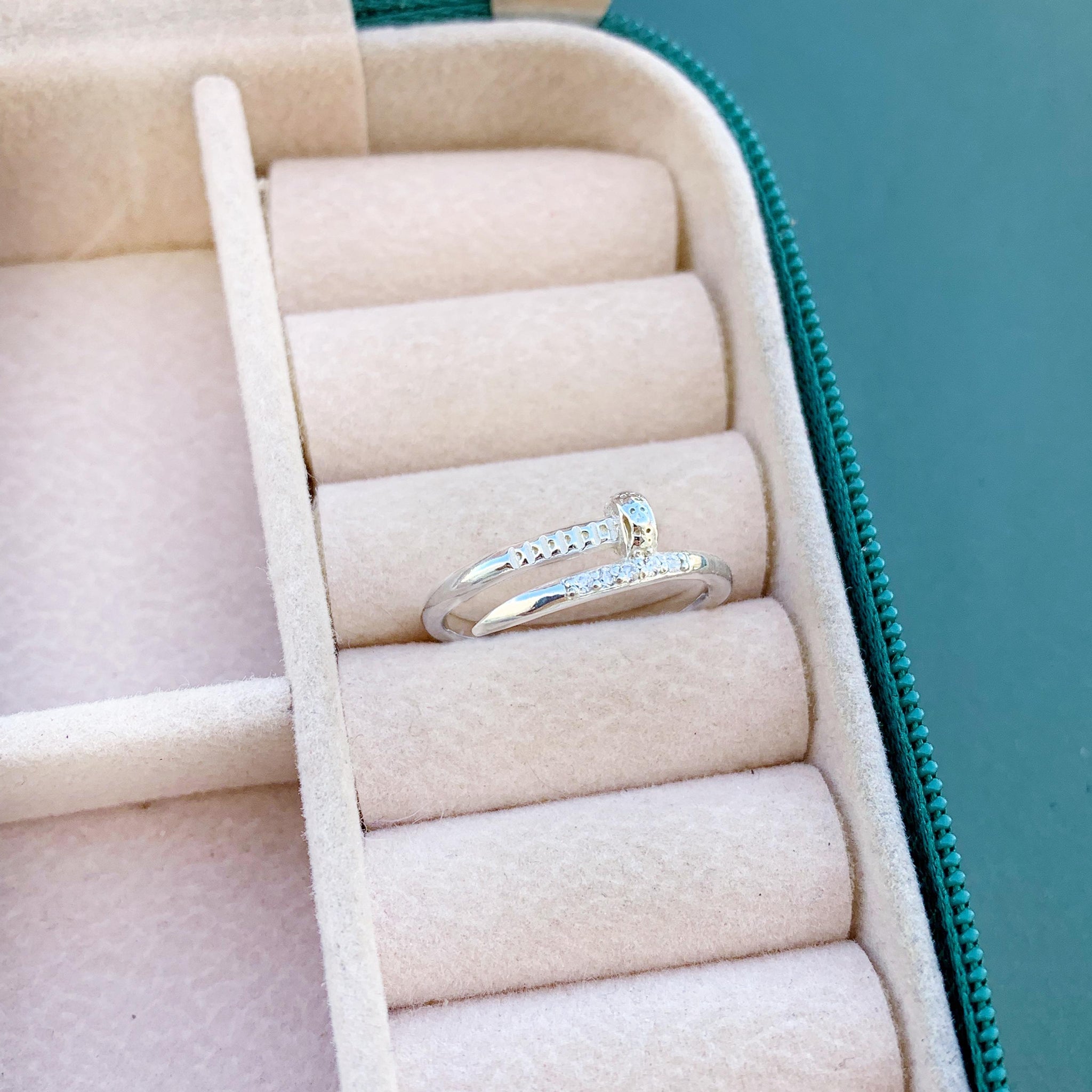 Anel Prego com 5 Zircônias