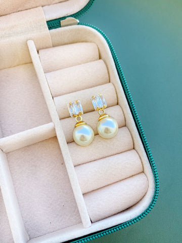 Brinco Pérola Ponto de Luz Folheado