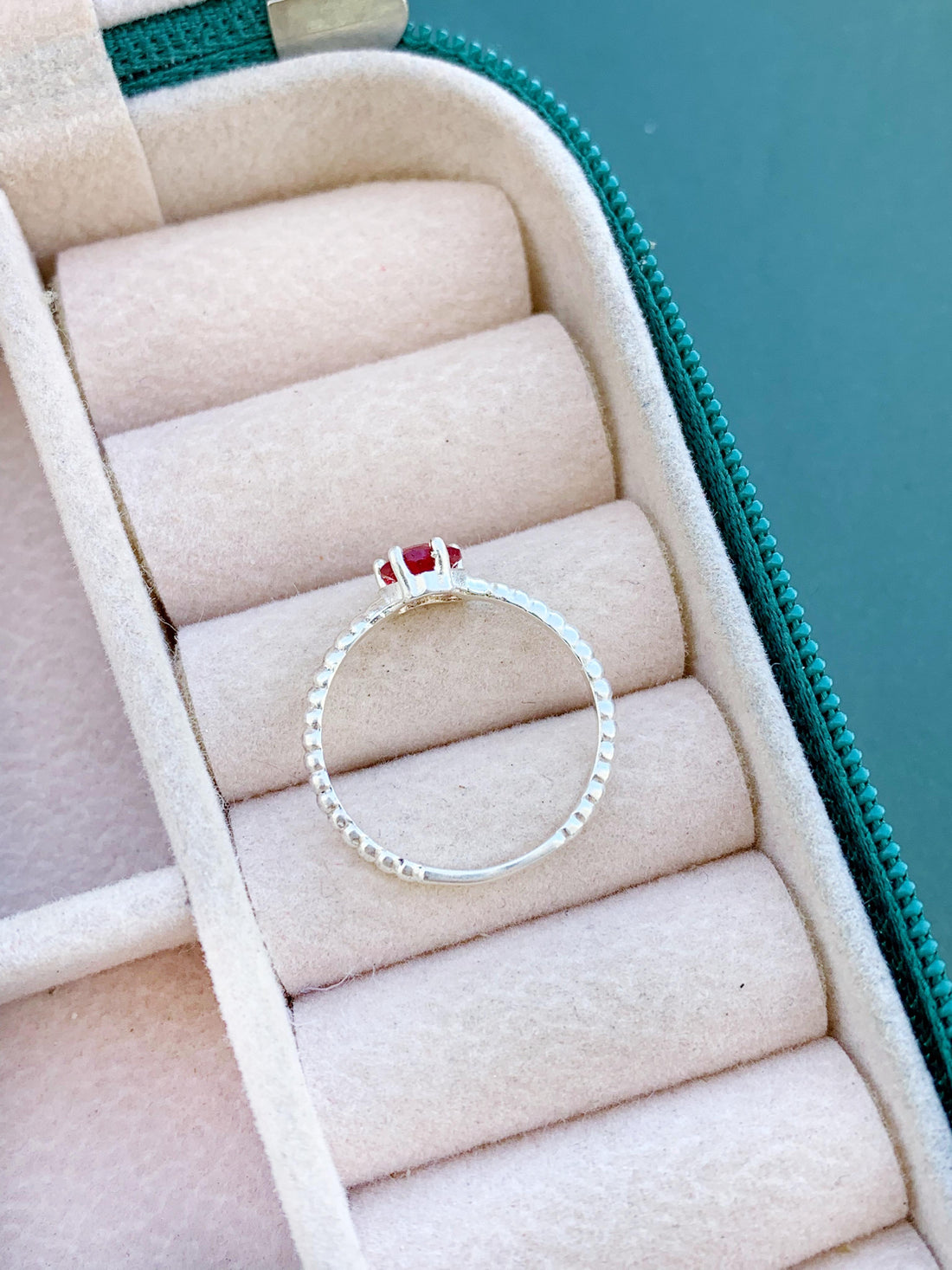 Anel Pedra Coração Vermelho