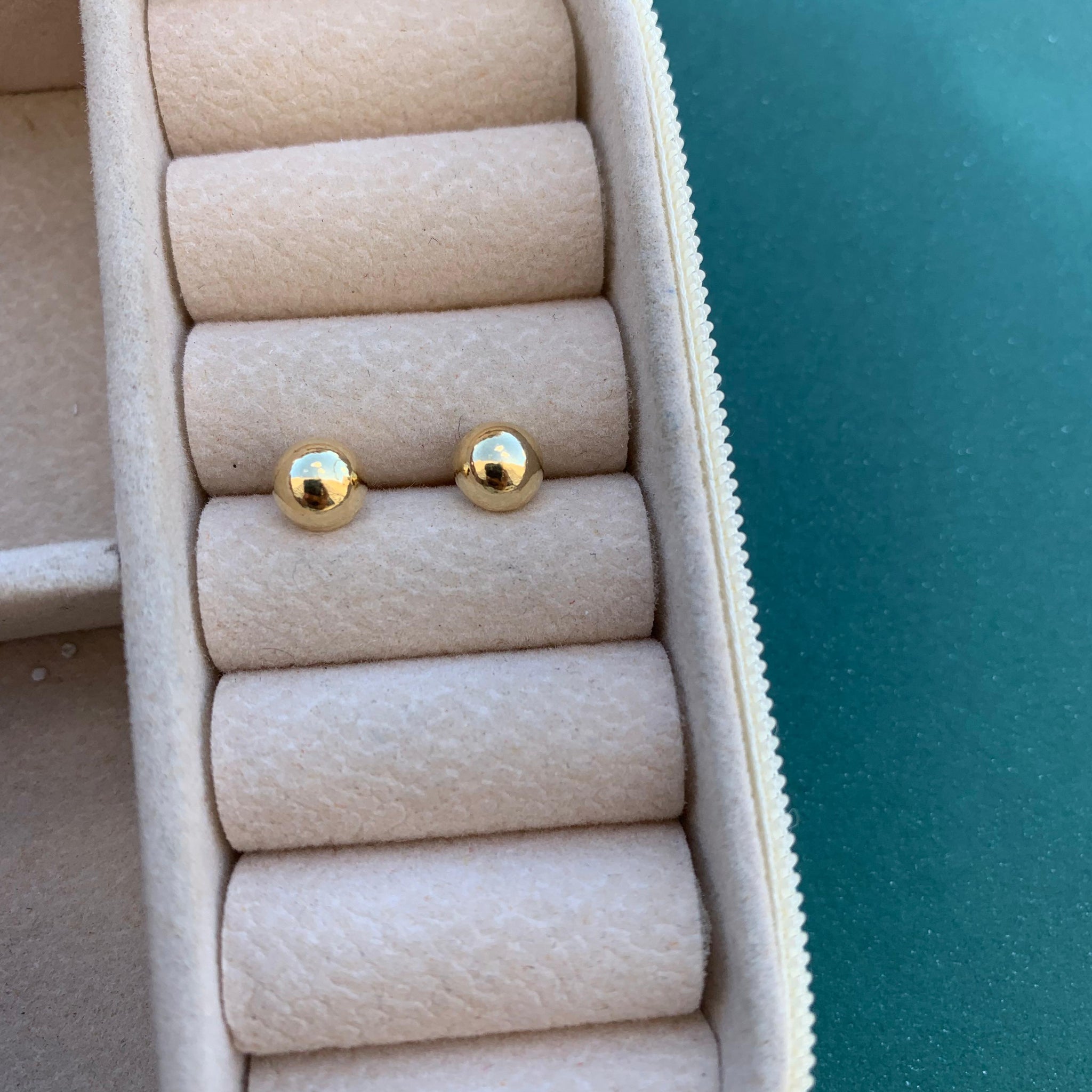 Brinco Meia Bola 6mm Folheado