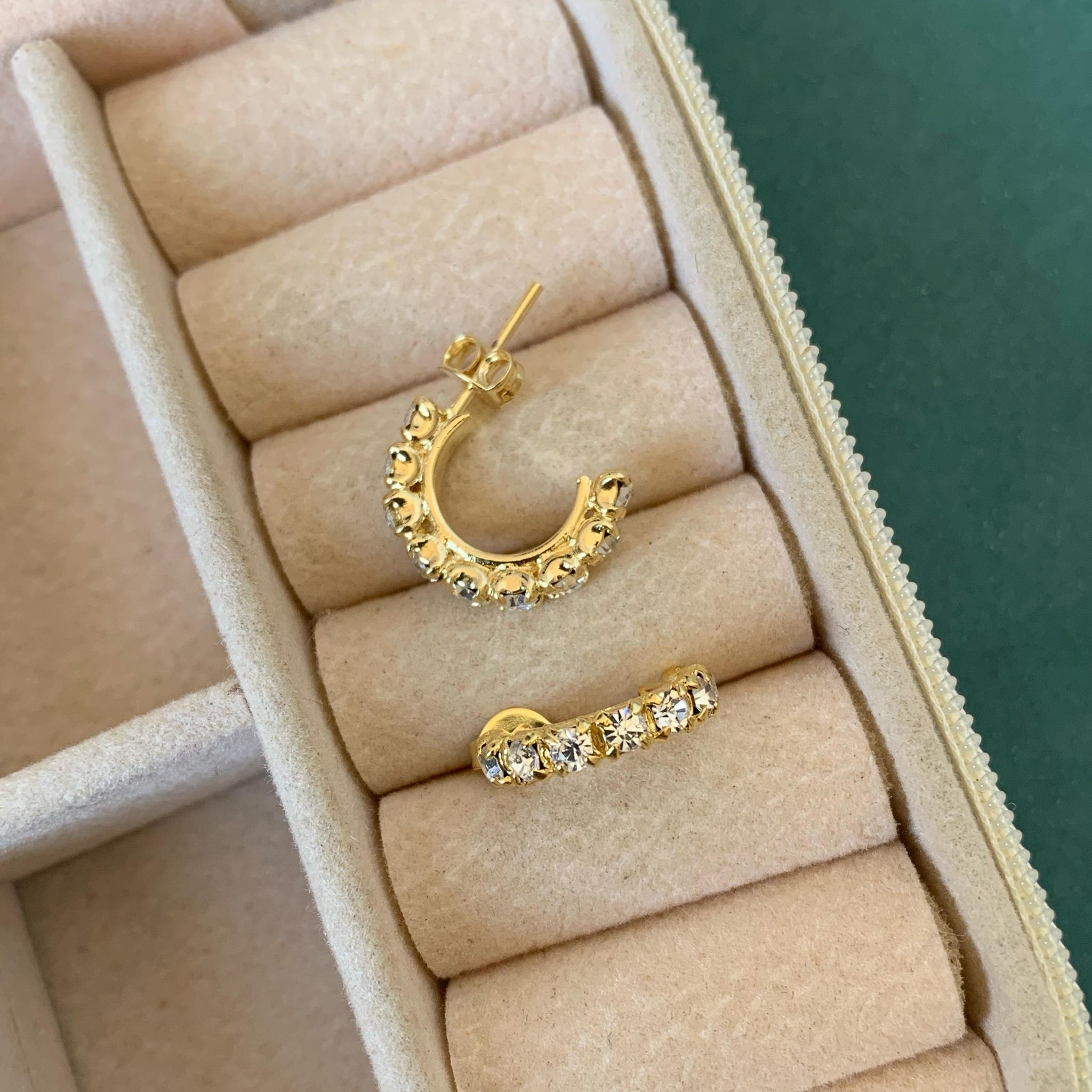 Argola Cravejada Folheada 1,5cm BR079