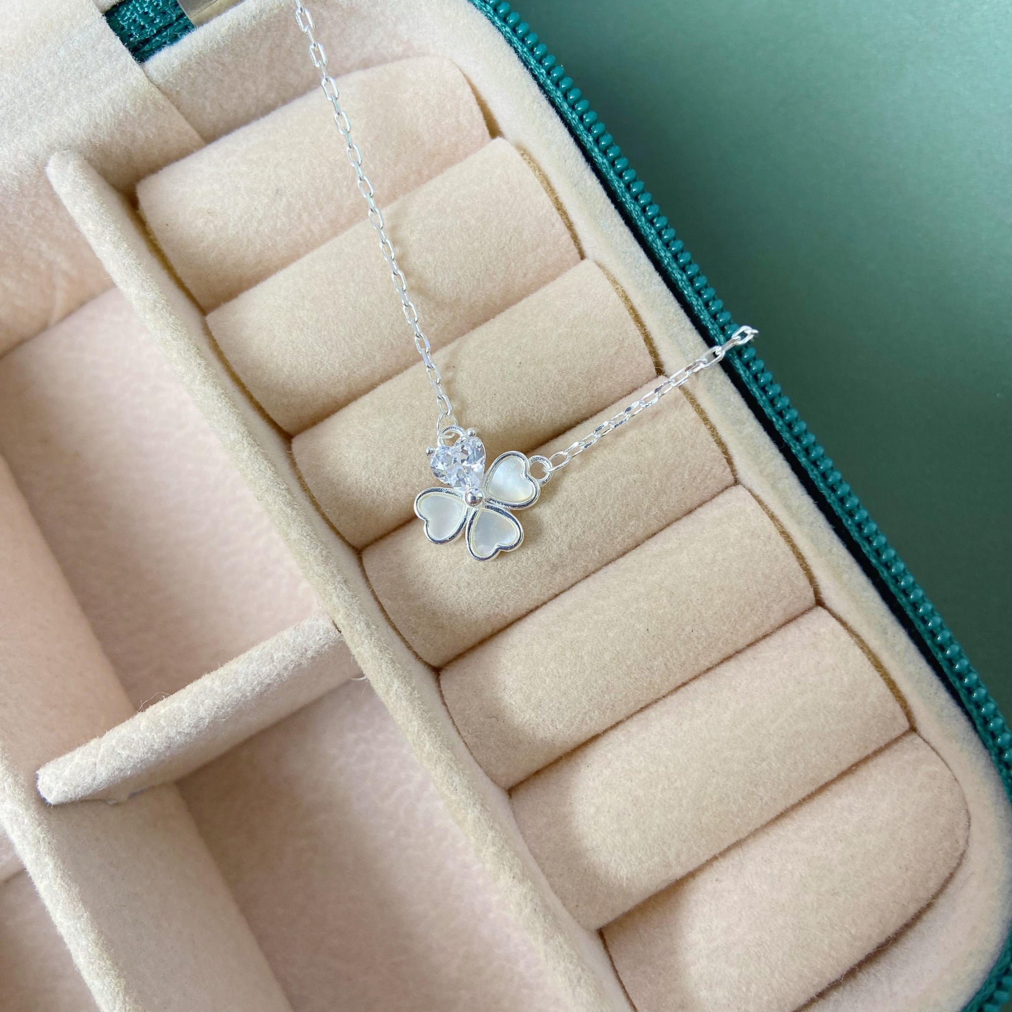 Gargantilha P Madre Pérola