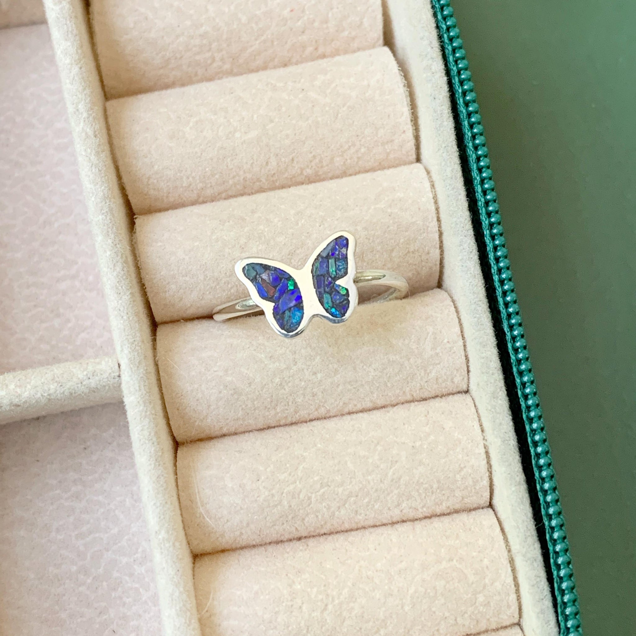 Anel Regulável Borboleta em Opala