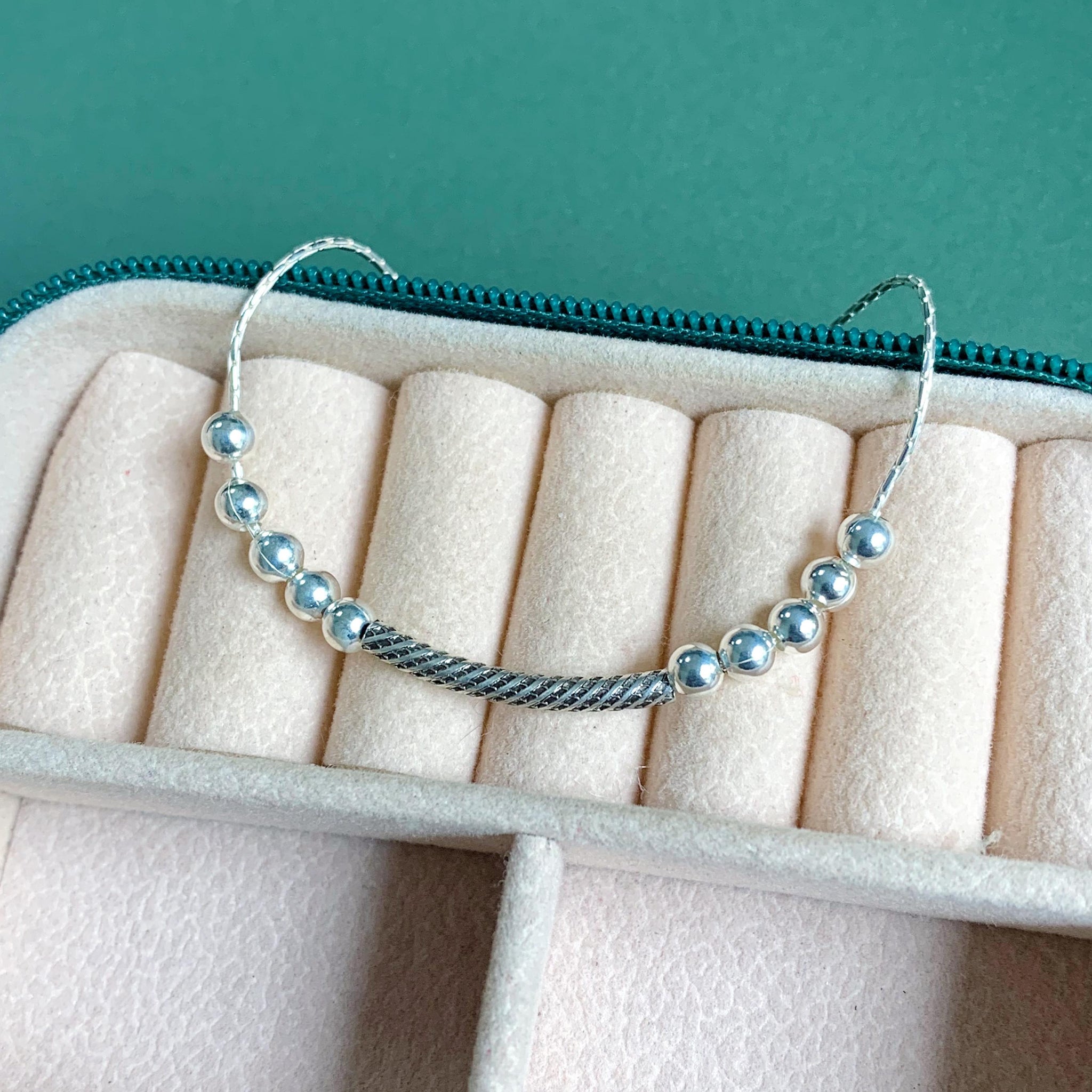 Pulseira Detalhe Envelhecido com Bolinhas