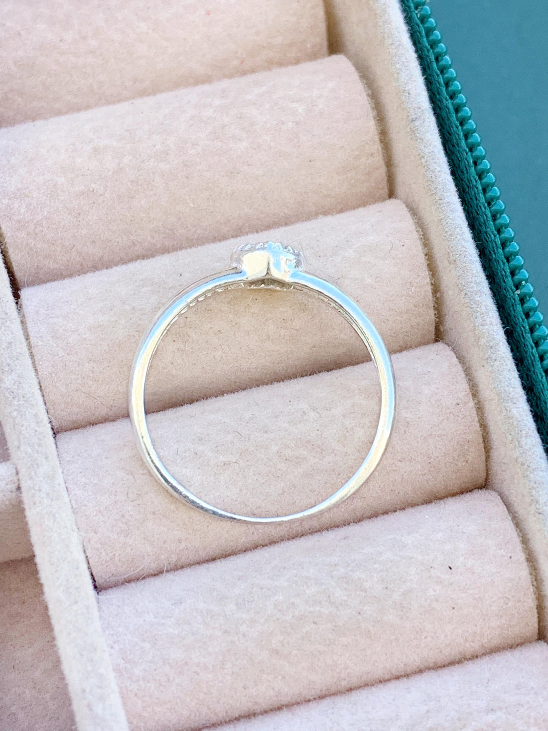 Anel Coração com 6 Zircônias