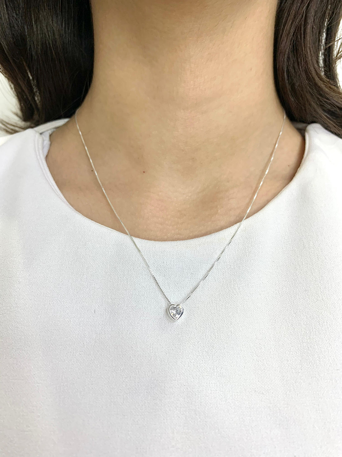 Colar Ponto de Luz Coração Transparente