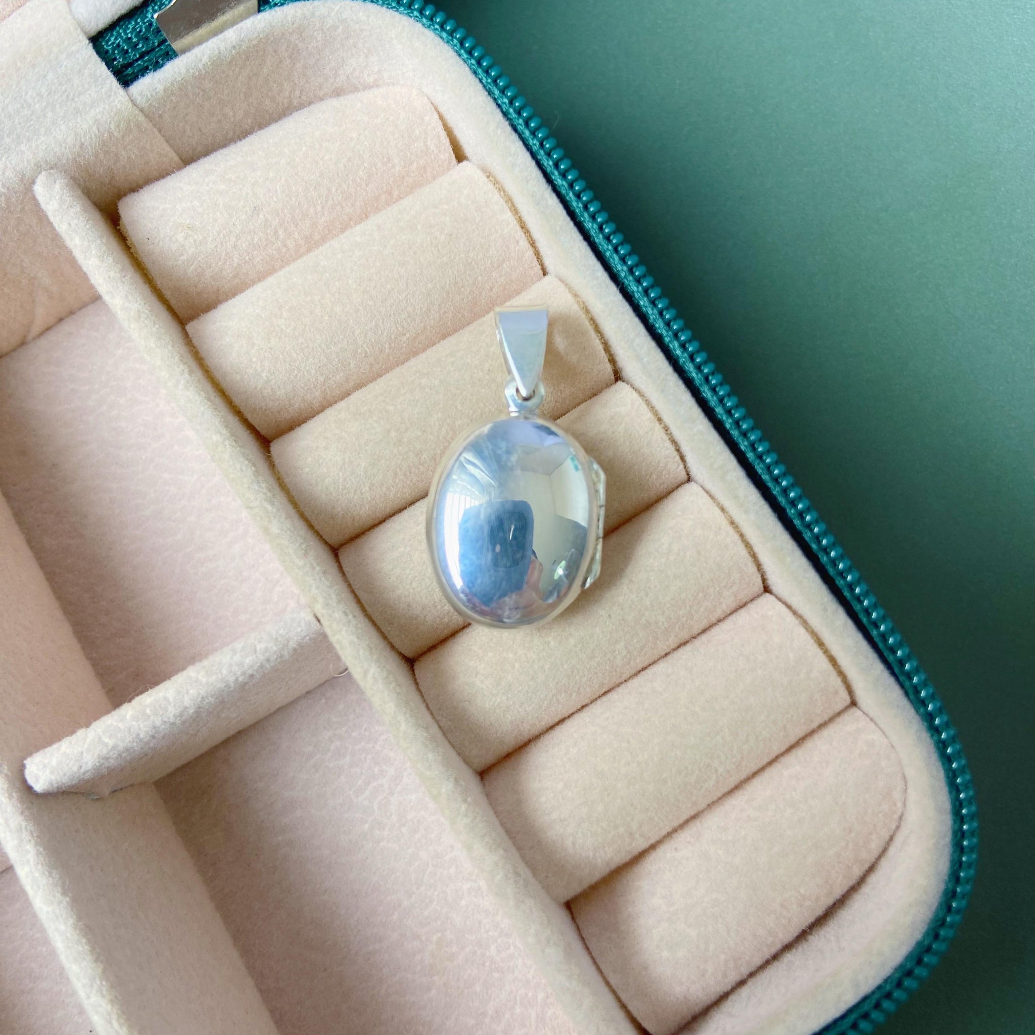 Pingente Relicário Oval