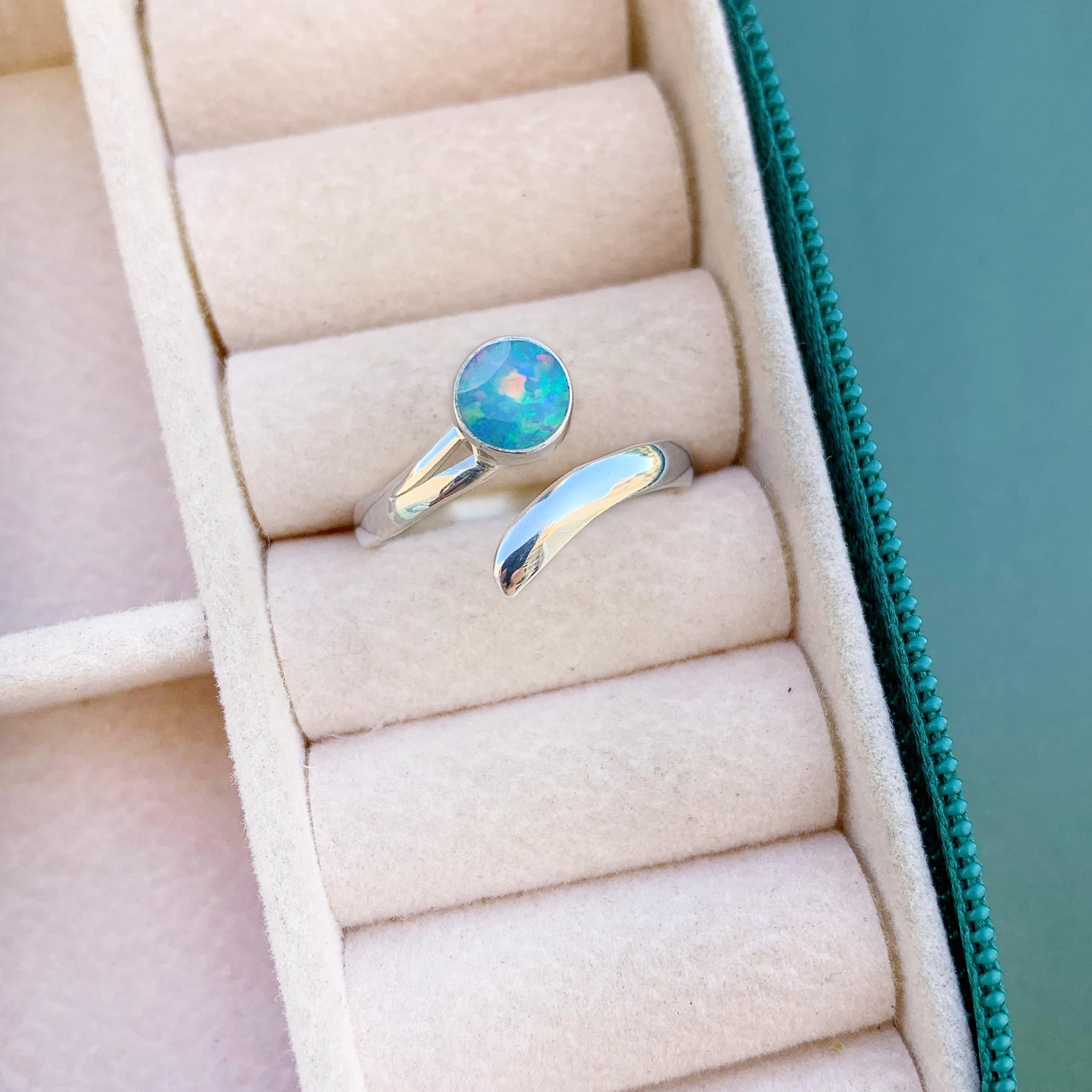 Anel Redondo Ajustável em Opala Double