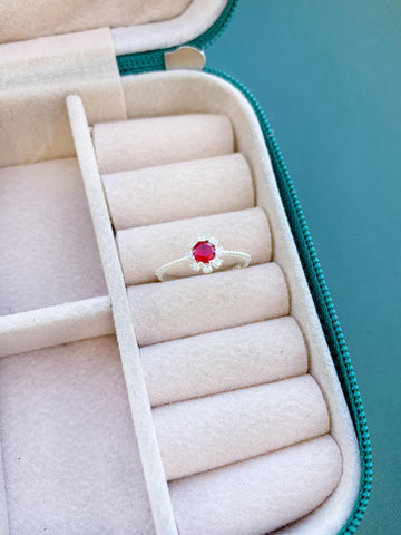 Anel Cravejado Zircônia Vermelho