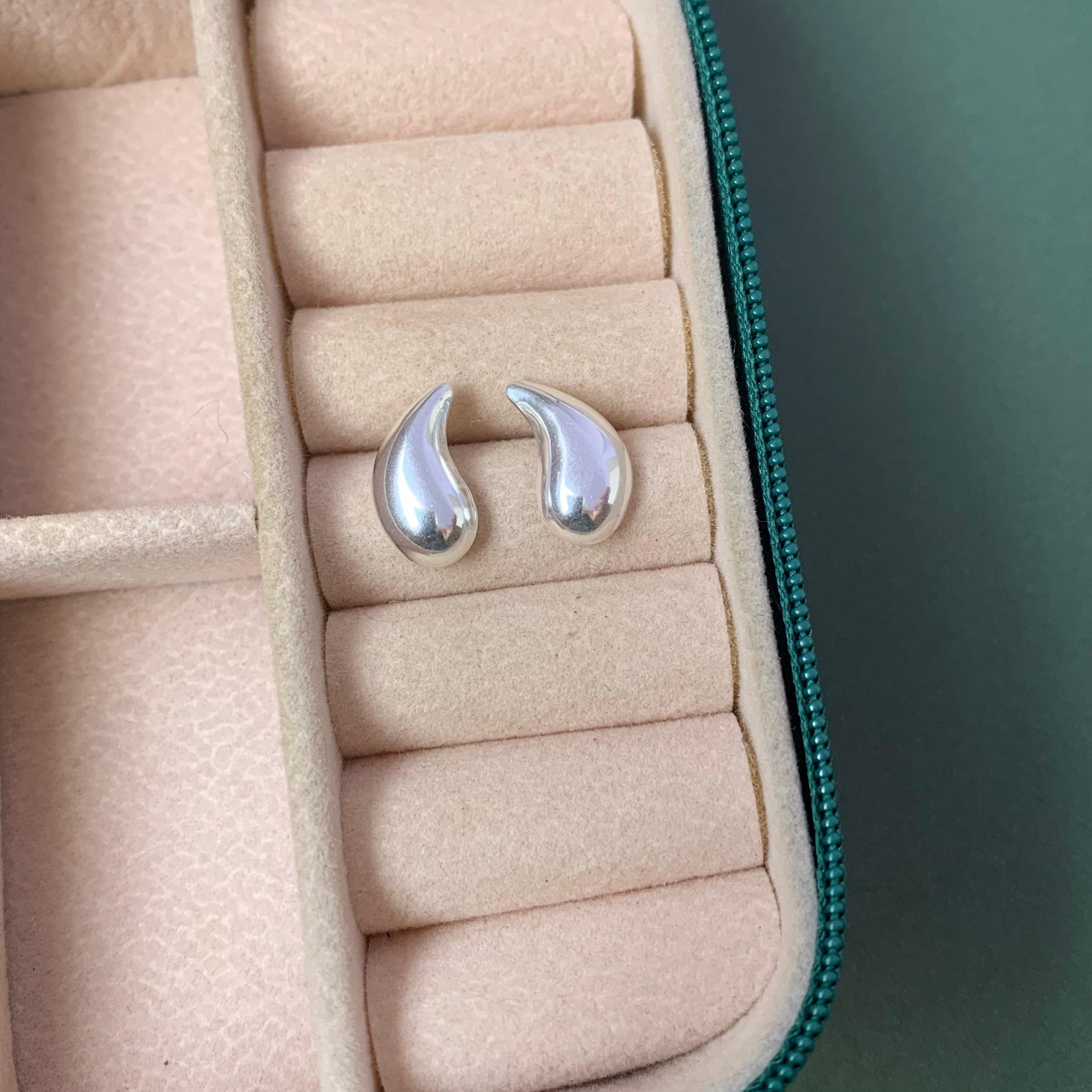 Brinco Gota Desenhada