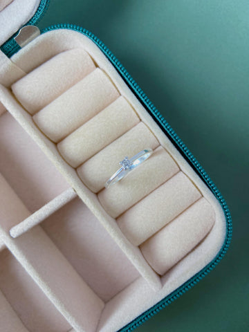 Anel Solitário Borda Quadrada