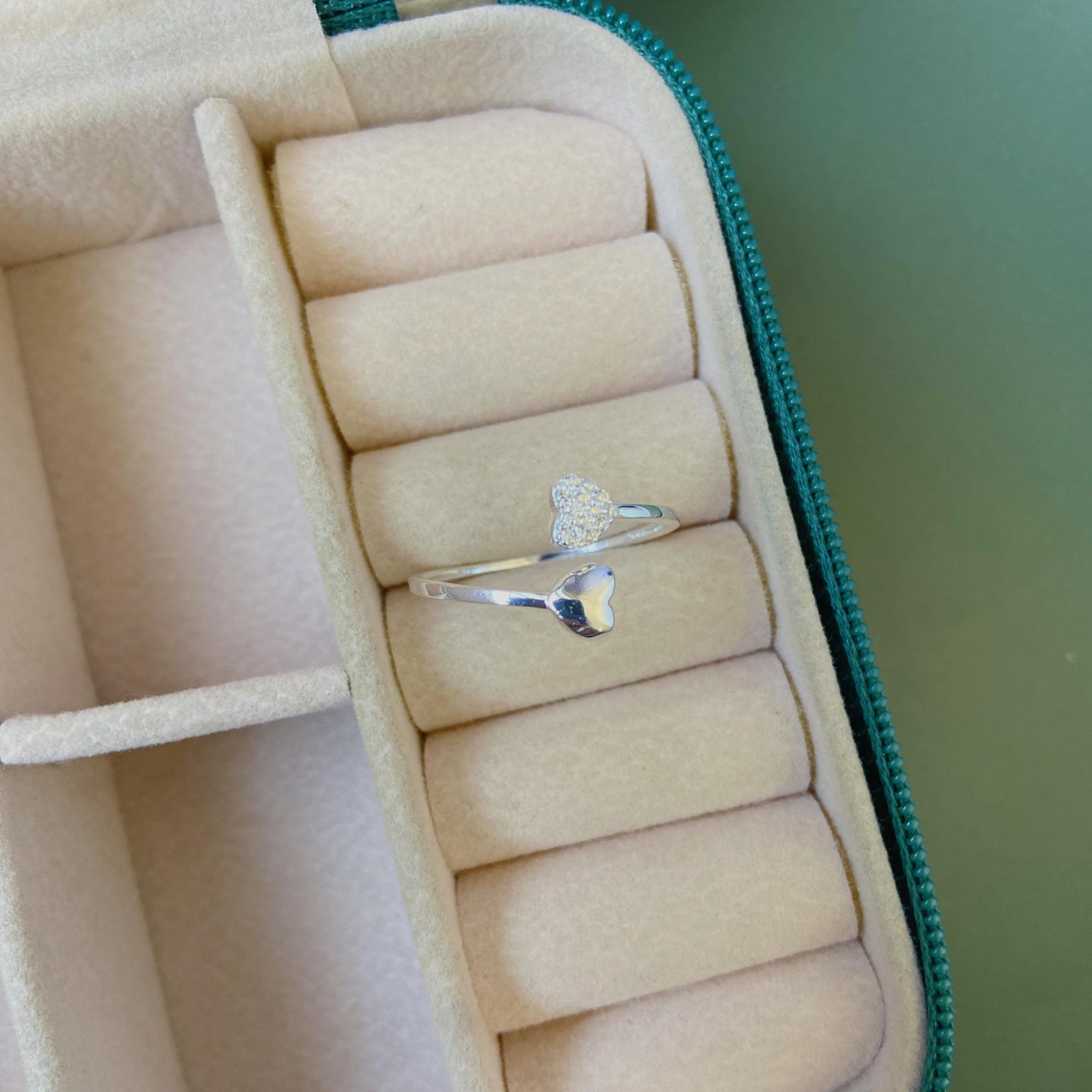 Anel Ajustável Coração Cravejado e Liso