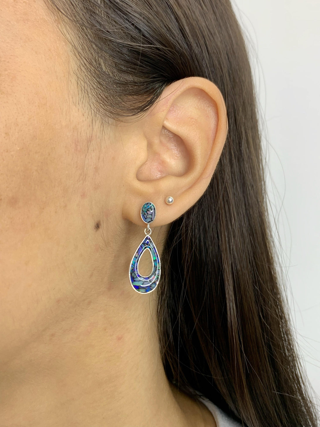 Brinco Gota Vazado Pendurado em Opala