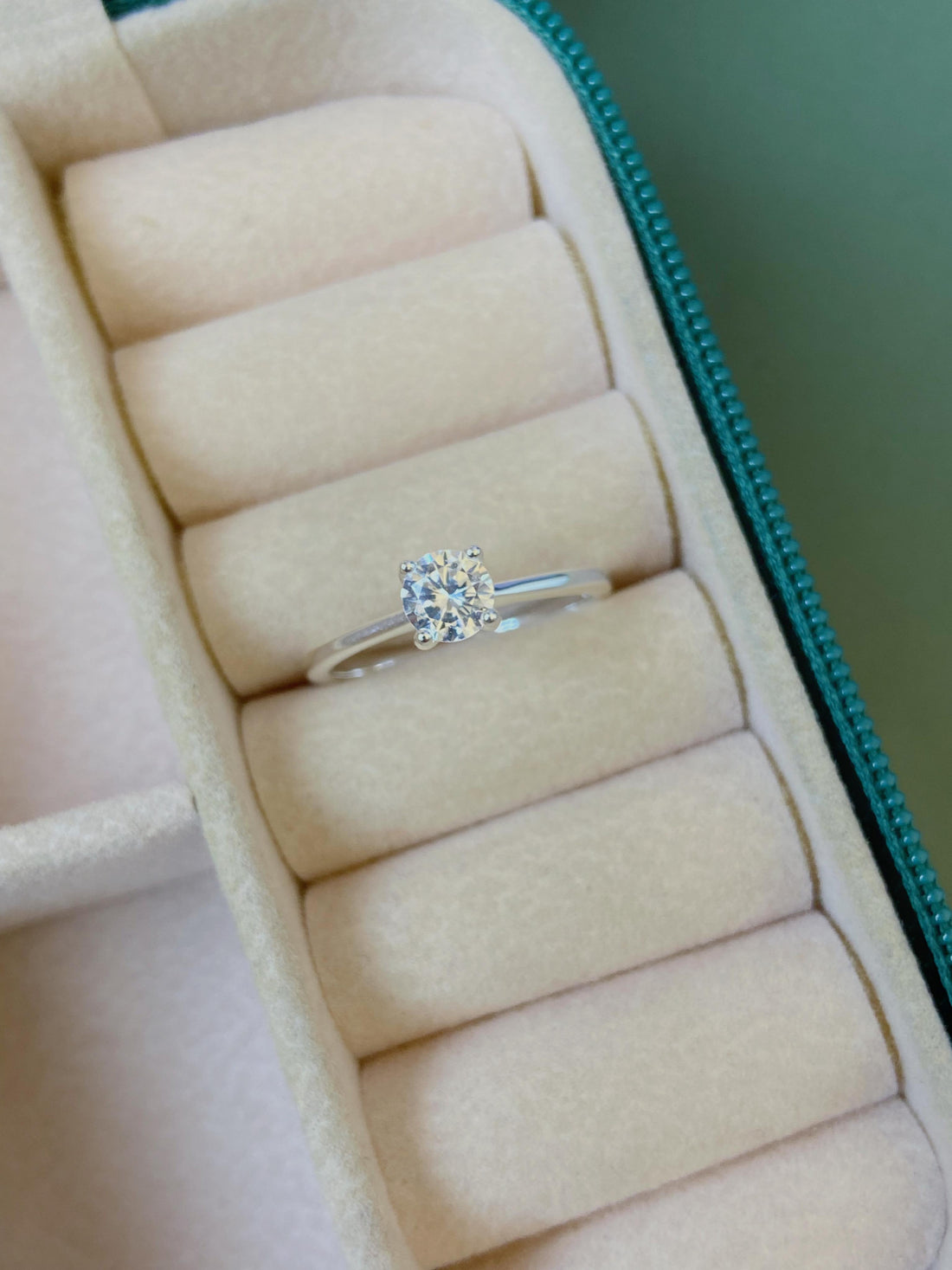 Anel Solitário Gancho