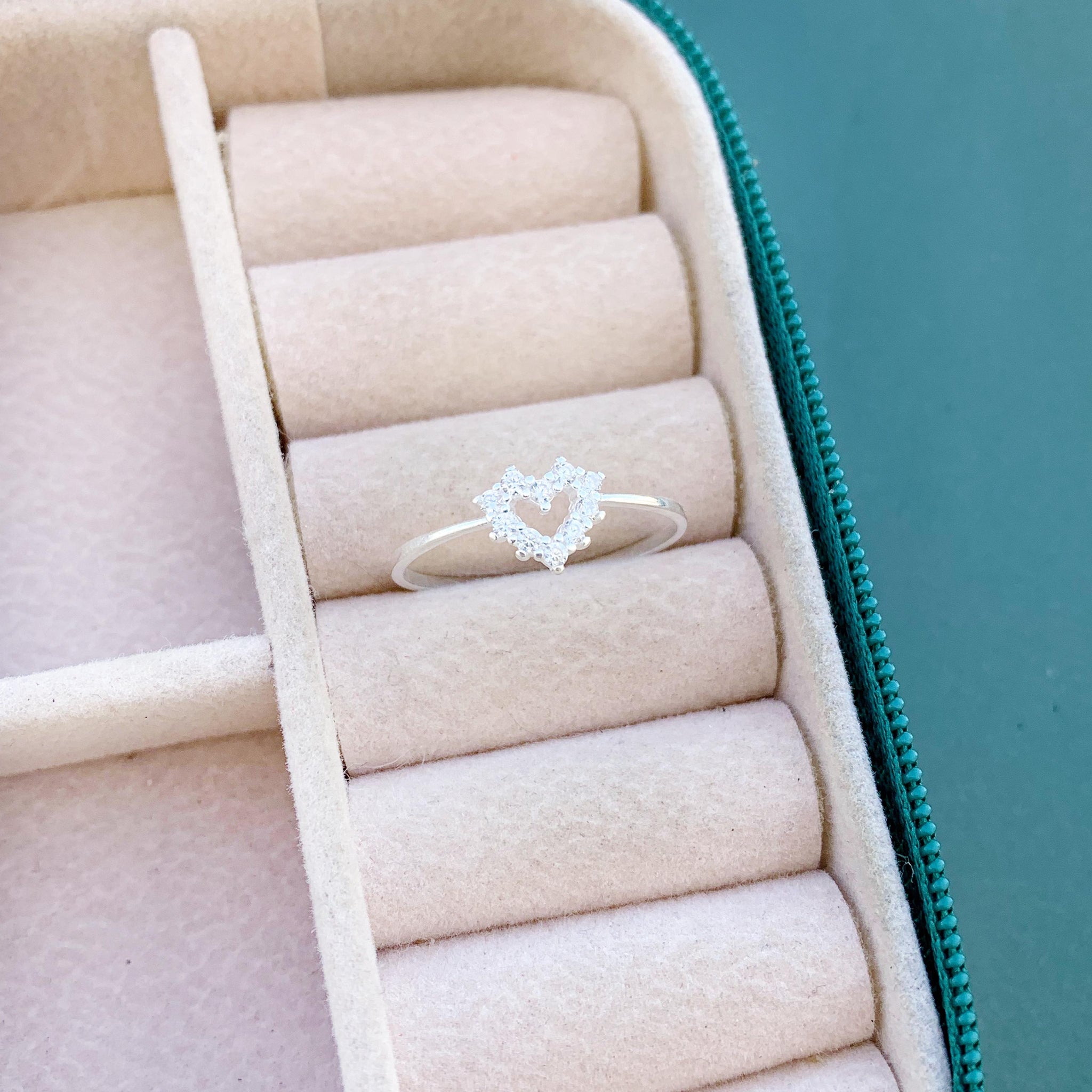 Anel Coração Cravejado Detalhes