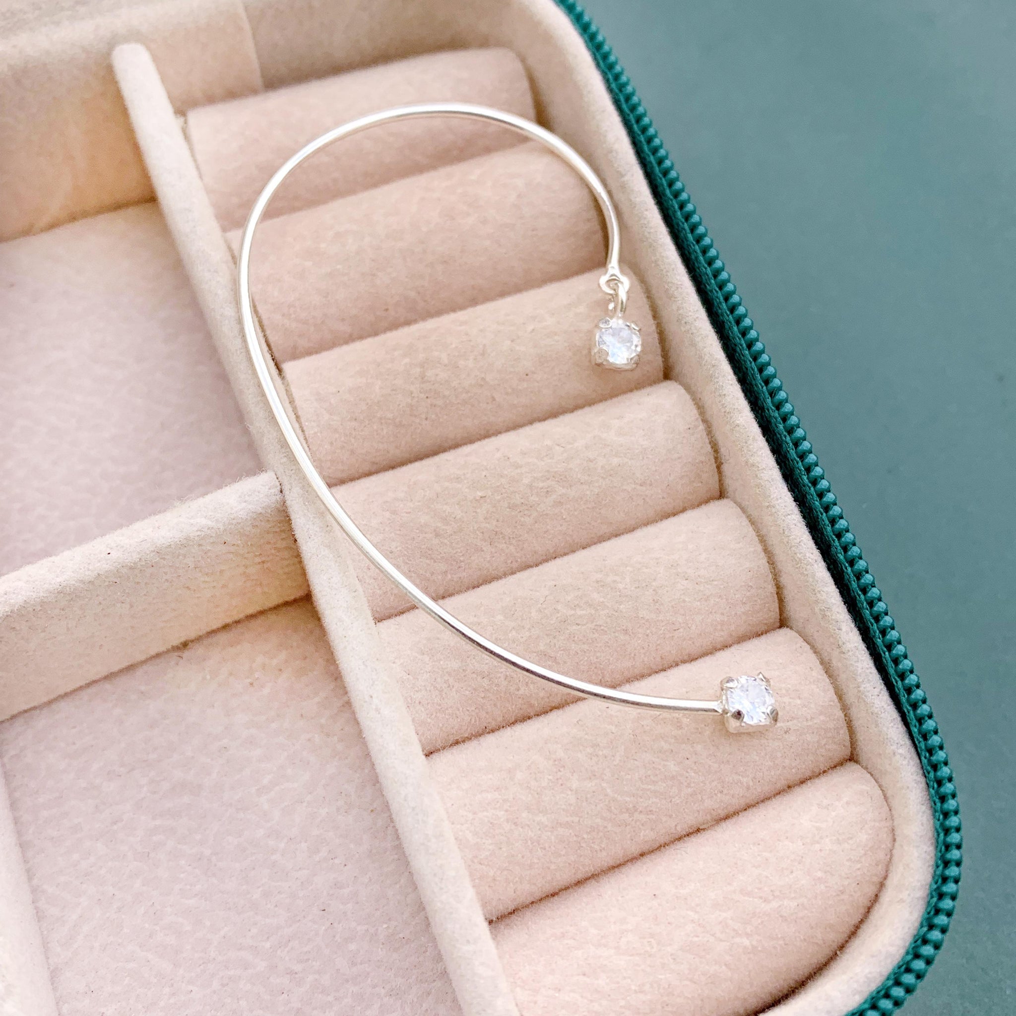 Brinco Contorno de Orelhas Pontos Luz Zirconia Prata